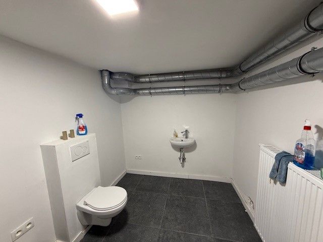 Afgewerkt handelszaak te huur in de Bevrijdingslaan Gent foto 9