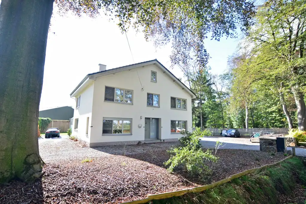 Vrijstaande, energiezuinige woning met 4 slpk en garage op een perceel van 25 a. foto 2