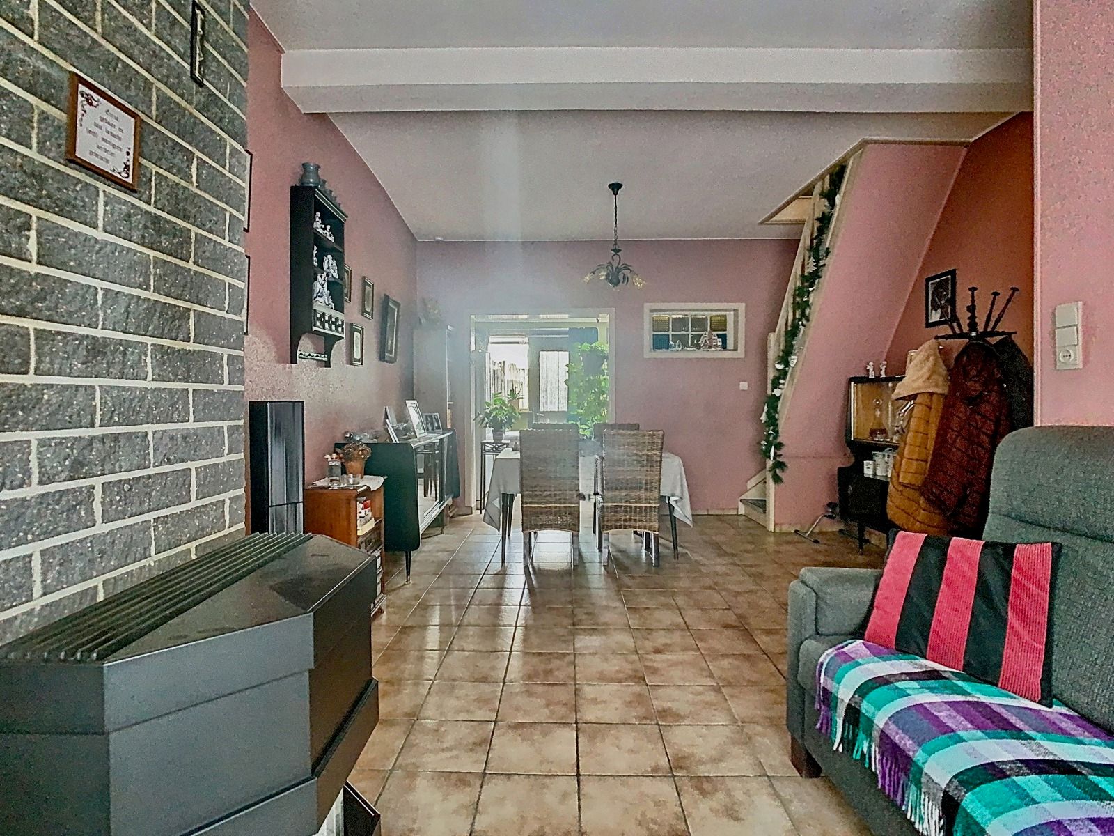 Centraal gelegen, Te renoveren Woning met 2 SLPK én Tuin! foto 6