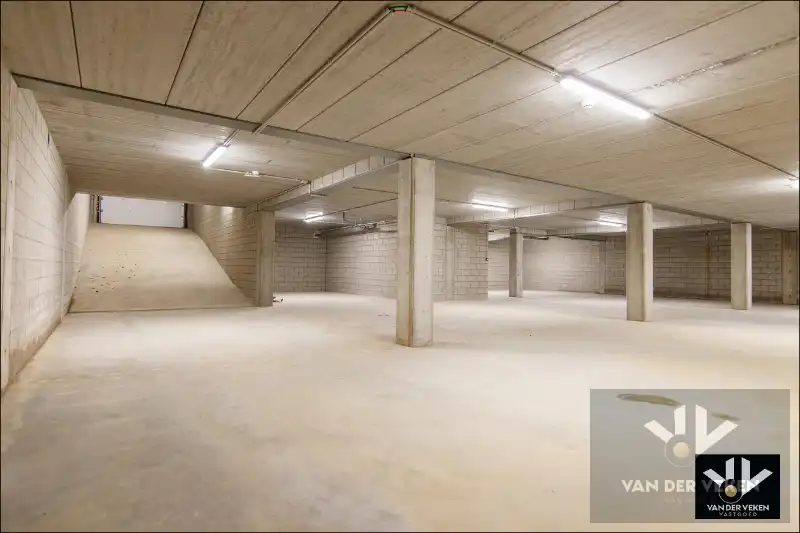 Ruim gelijkvloers nieuwbouwappartement met 2 slaapkamers, terras en een mooie tuin op een goed bereikbare locatie! foto 10