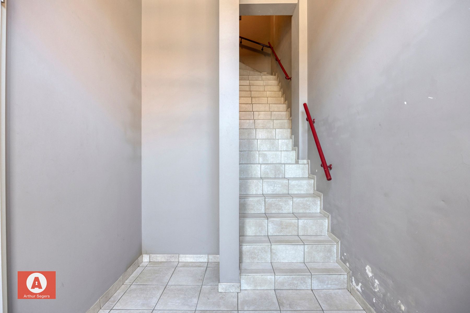 Ruim & energiezuinig appartement mét ruime beneden-berging. foto 3