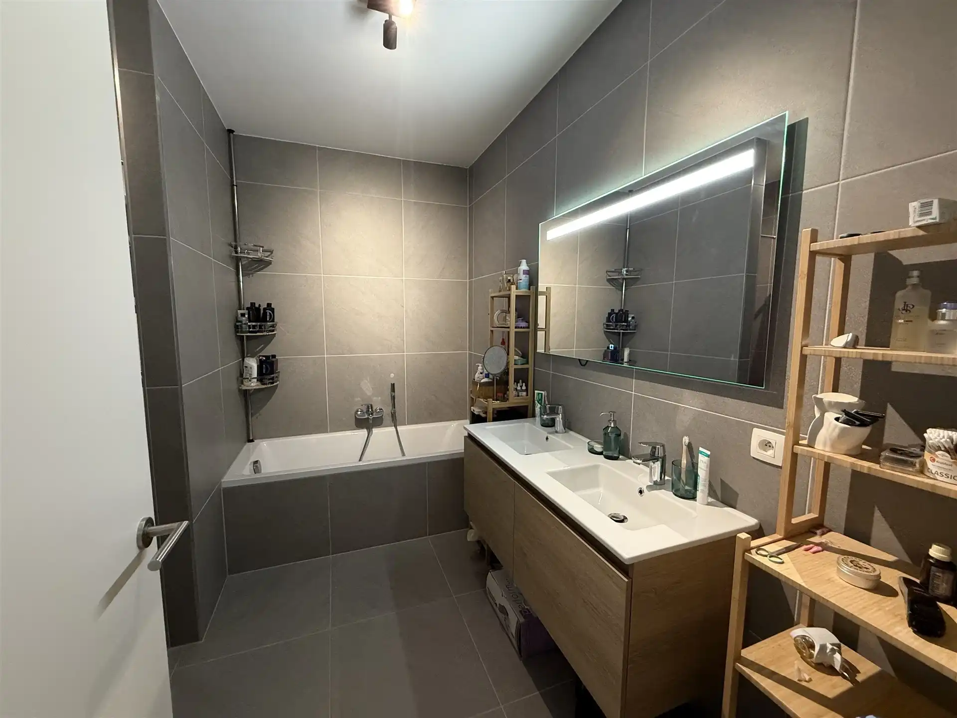 Ruime woning in rustige buurt te Merchtem  foto 11