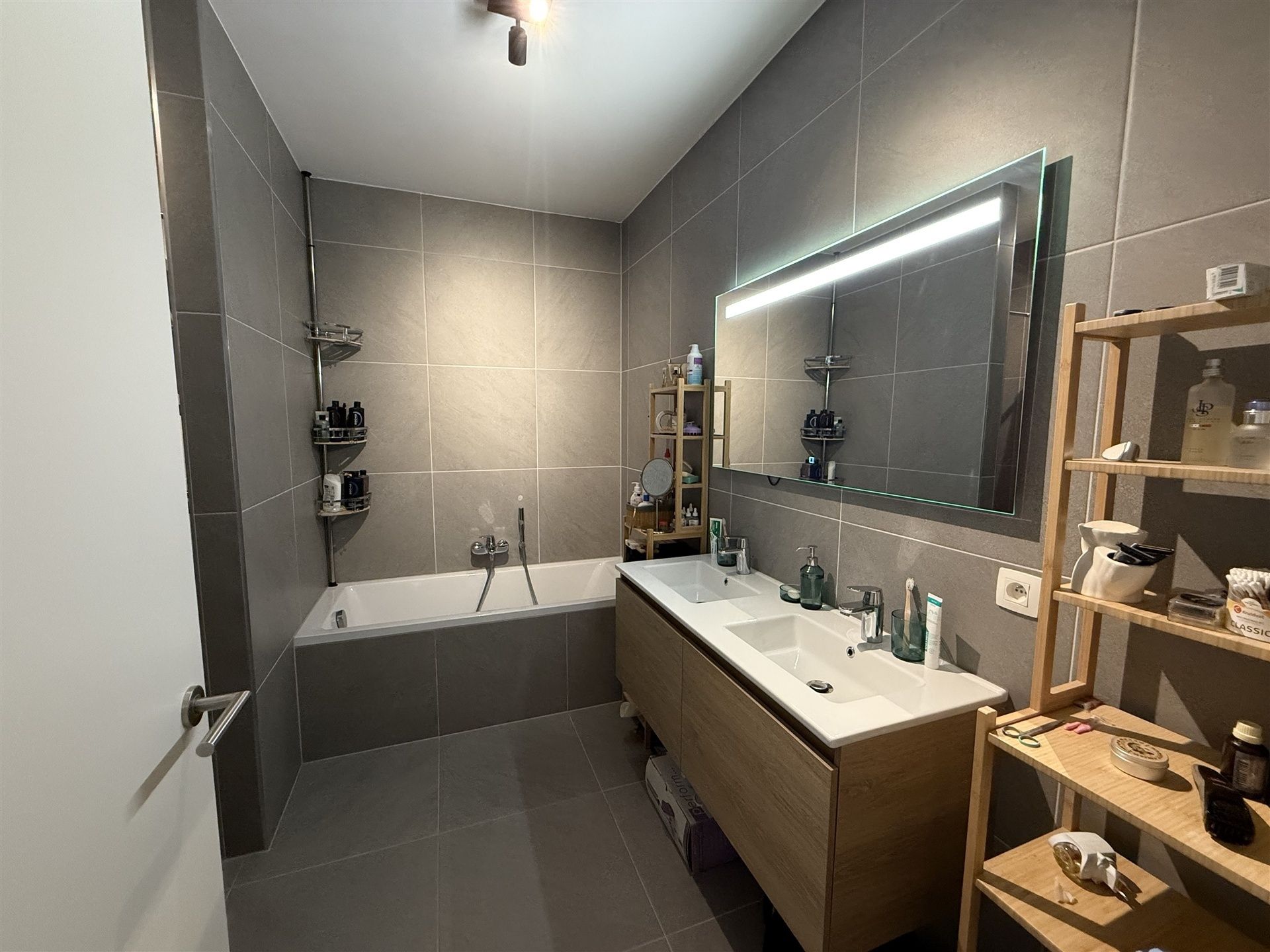 Ruime woning in rustige buurt te Merchtem  foto 11