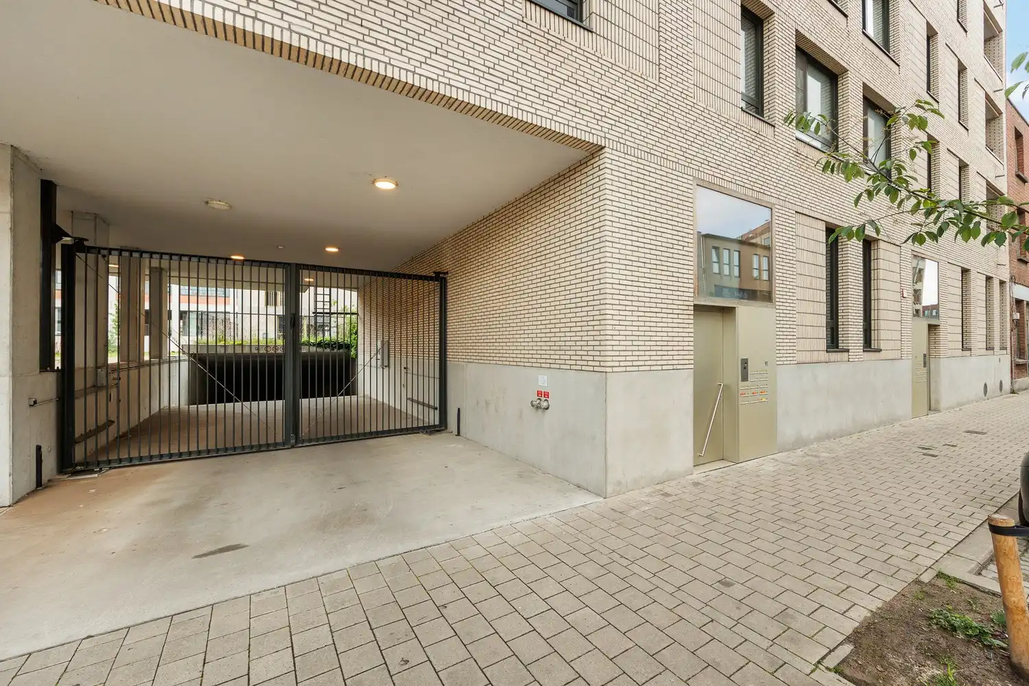 Recent 1-slaapkamer appartement met terras vlakbij Park Spoor Noord foto 20