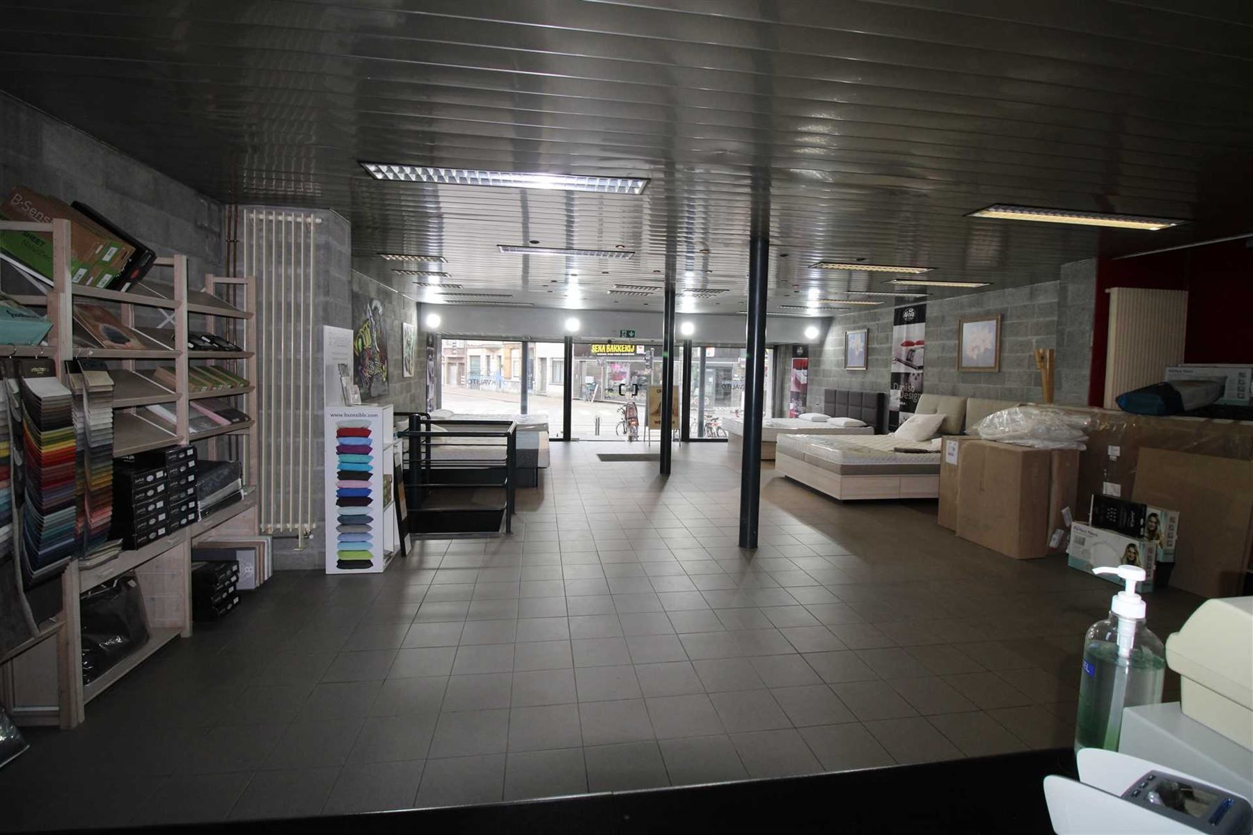 Handelspand met ruime woonst! foto 4
