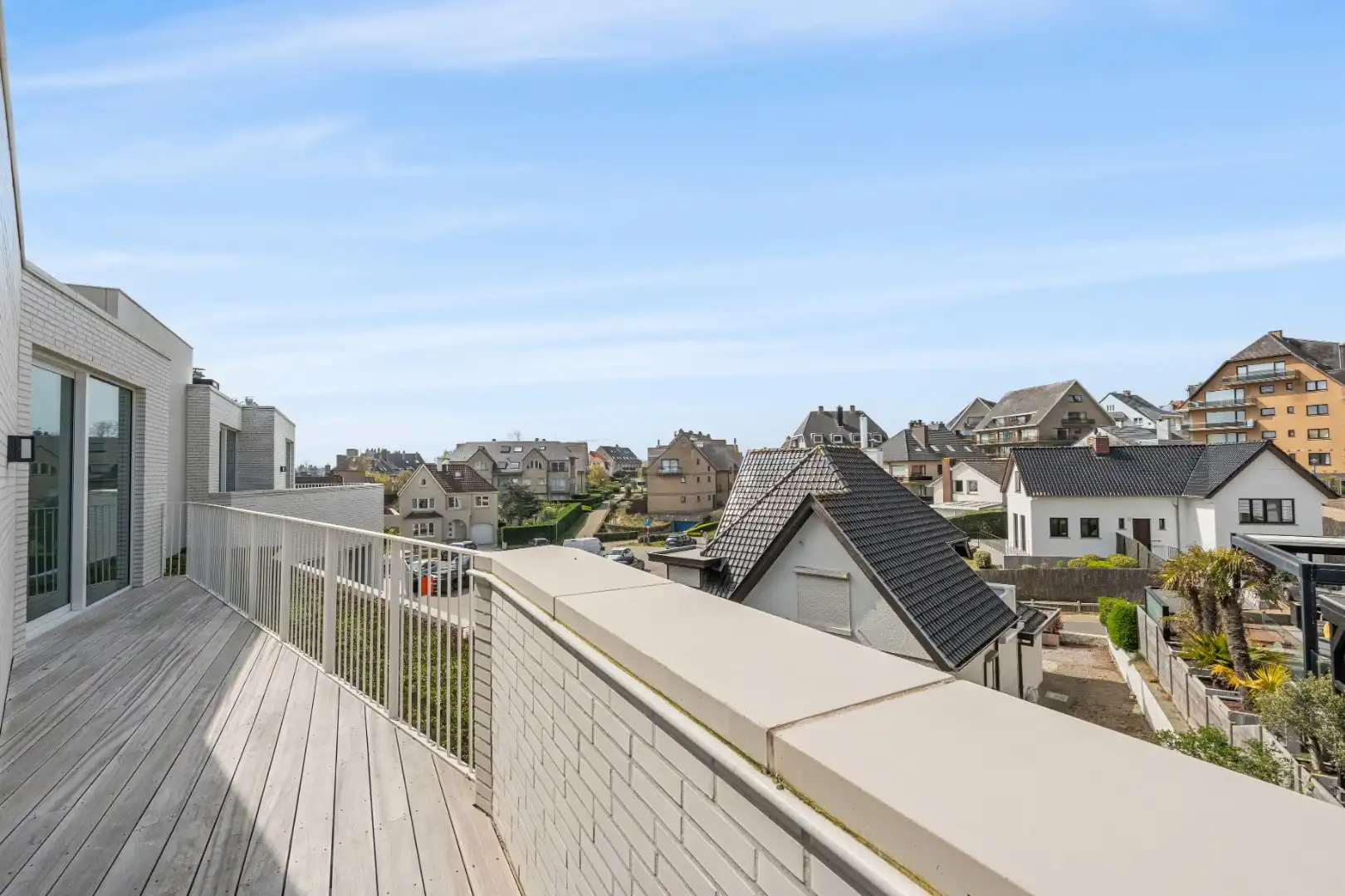 Ruim appartement met terras en lift in Koksijde, 3 slaapkamers, bouwjaar 2024, 110.00m², omgeving zeedijk, digitale tv, 2 badkamers foto 16