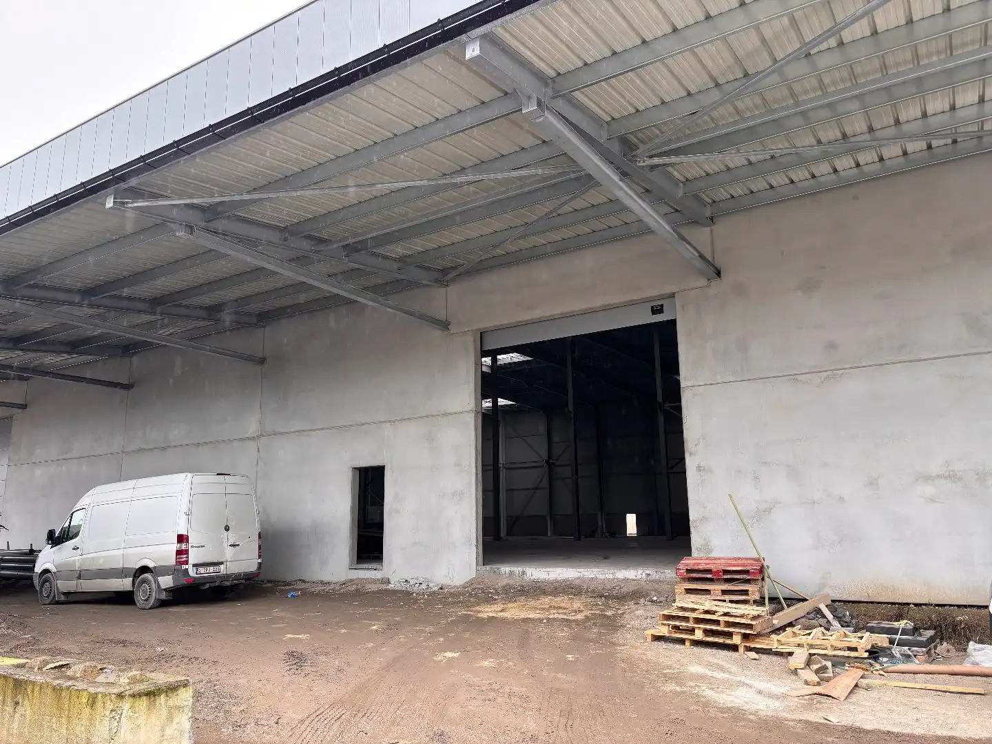 Logistieke bedrijfshal - 4069 m² - met mogelijkheid tot 1200 m² kantoren. Superligging! foto 7