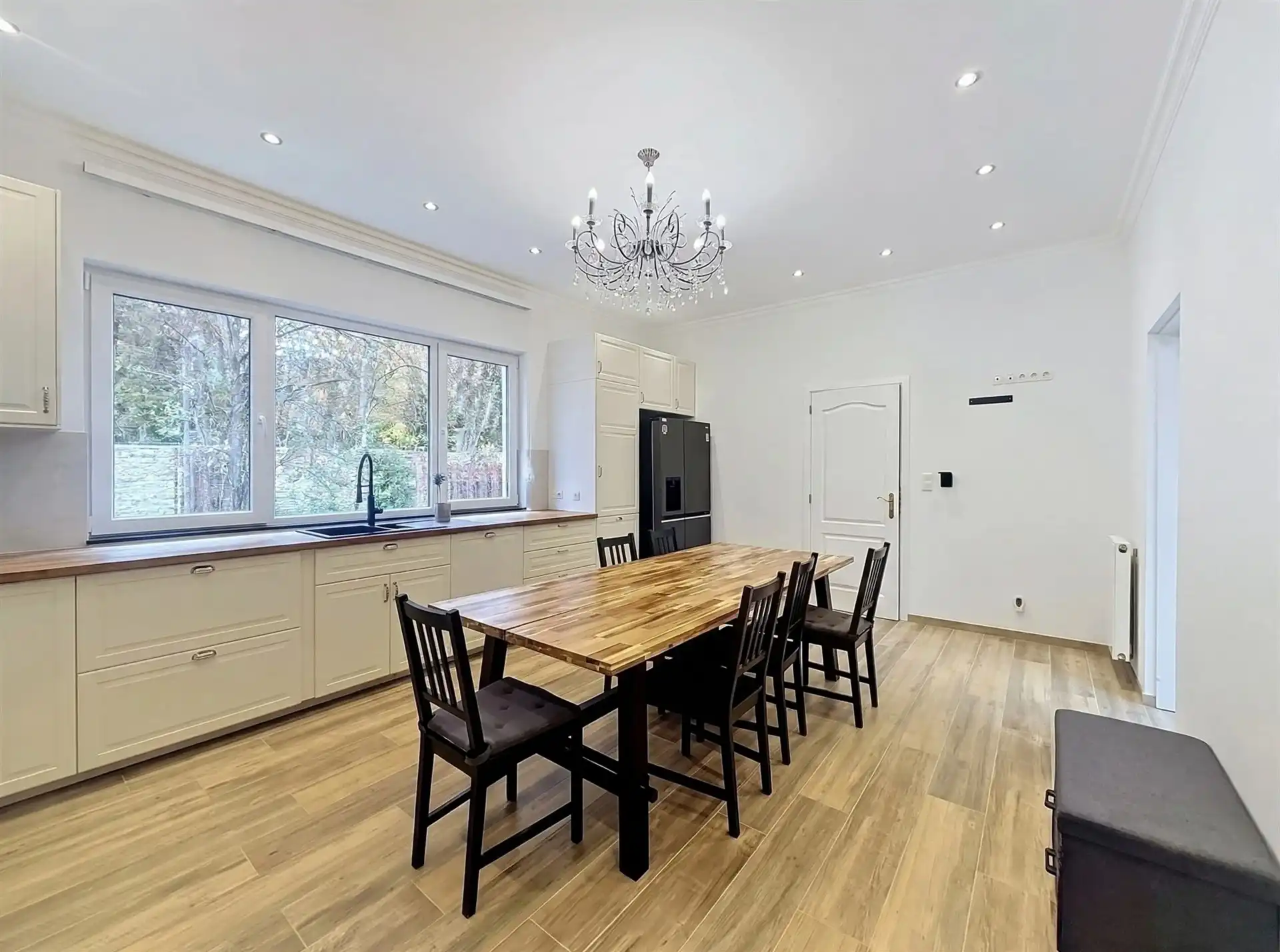 Prachtige instapklare woning met 6 slaapkamers en 2 badkamers! foto 6