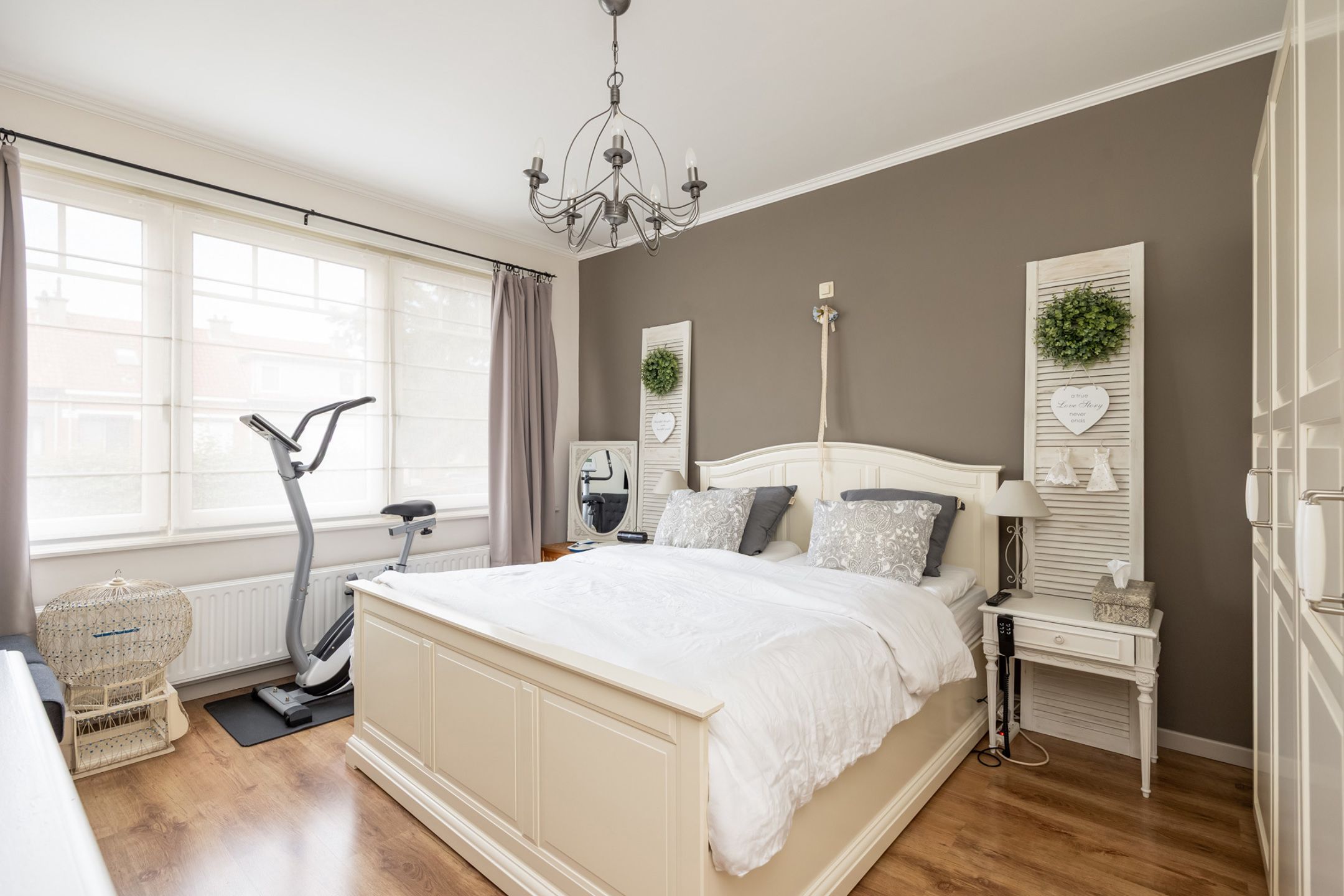 Instapklare woning met tuin 3/4 slaapkamers te Nachtegalenhof Hoboken foto 6