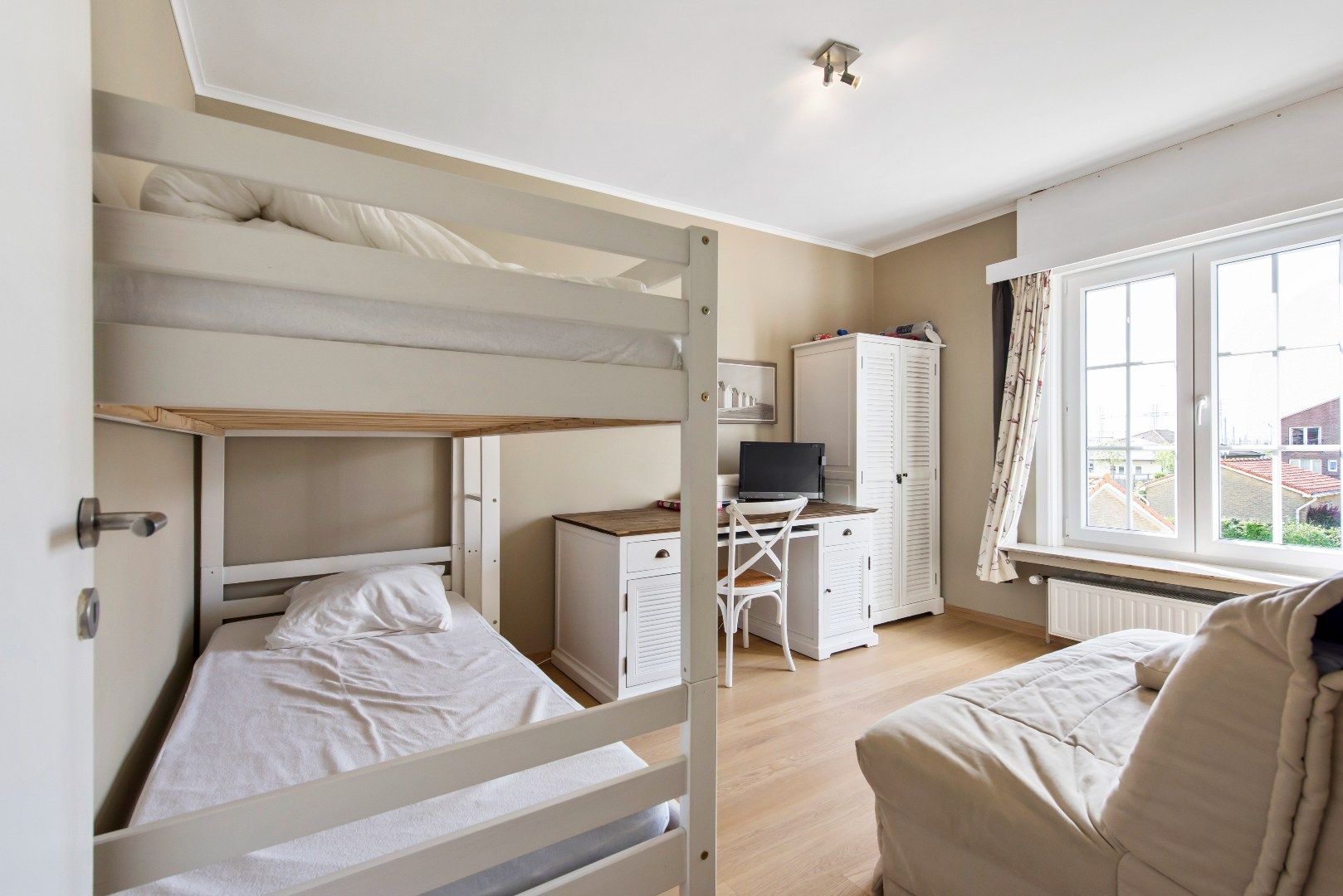 Ruim appartement met 3 slaapkamers foto 8