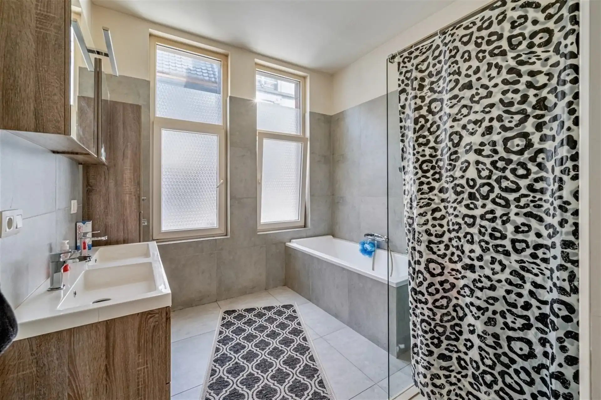 Gerenoveerde opbrengsteigendom bestaande uit handelspand en 3 appartementen foto 9