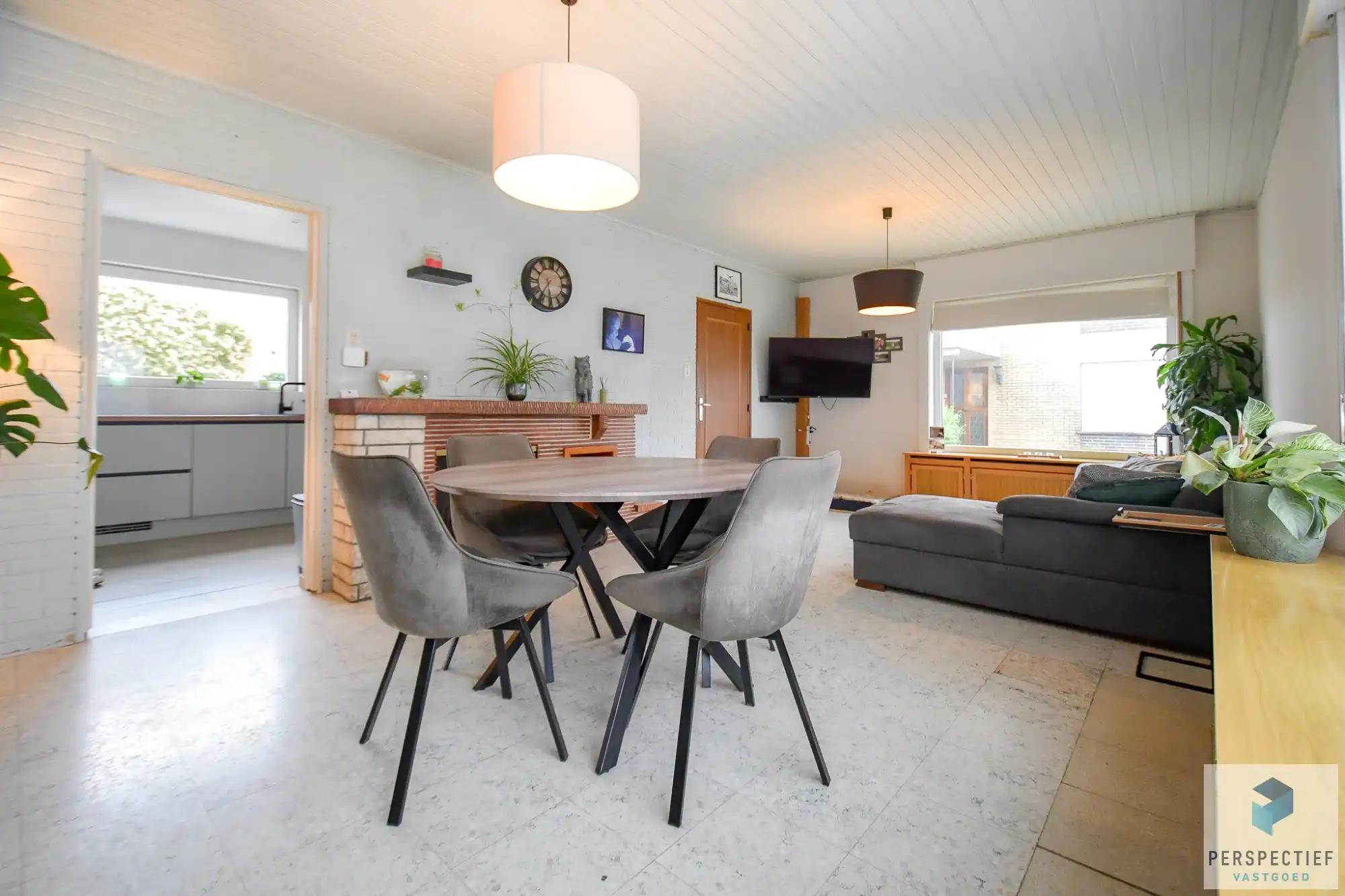 RUIME LICHTRIJKE WONING met 3 SLPKS, GARAGE en grote TUIN foto 4