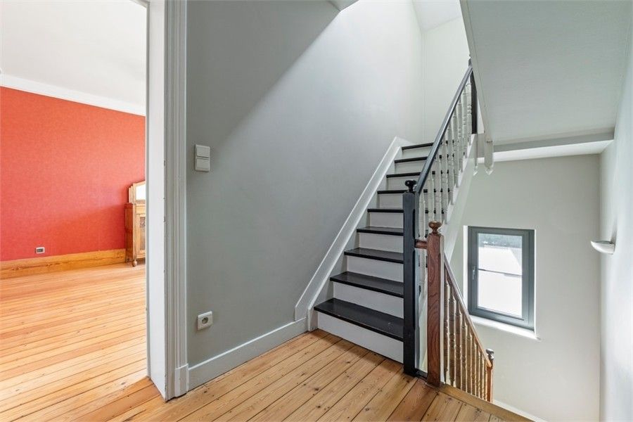 PRACHTIG HERENHUIS MET VEEL CHARME IN HET CENTRUM VAN SINT-TRUIDEN foto 39