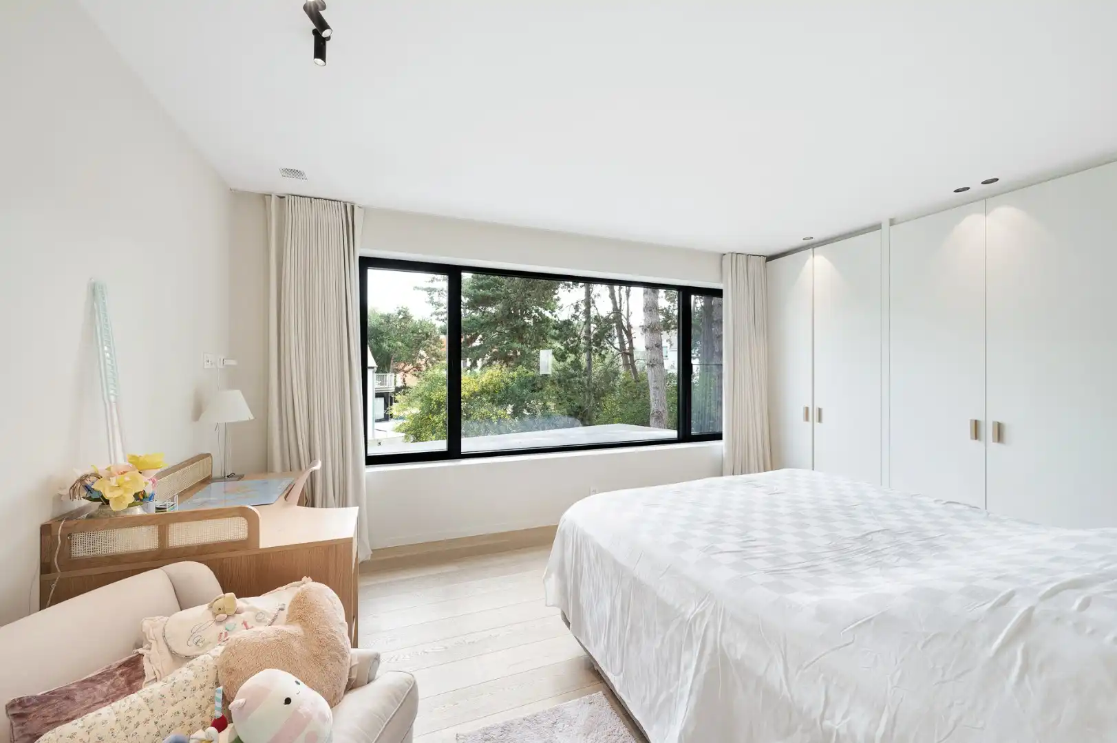 Luxueuze villa gelegen op een zeer rustige en begeerde ligging op enkele passen van het Albertplein foto 13