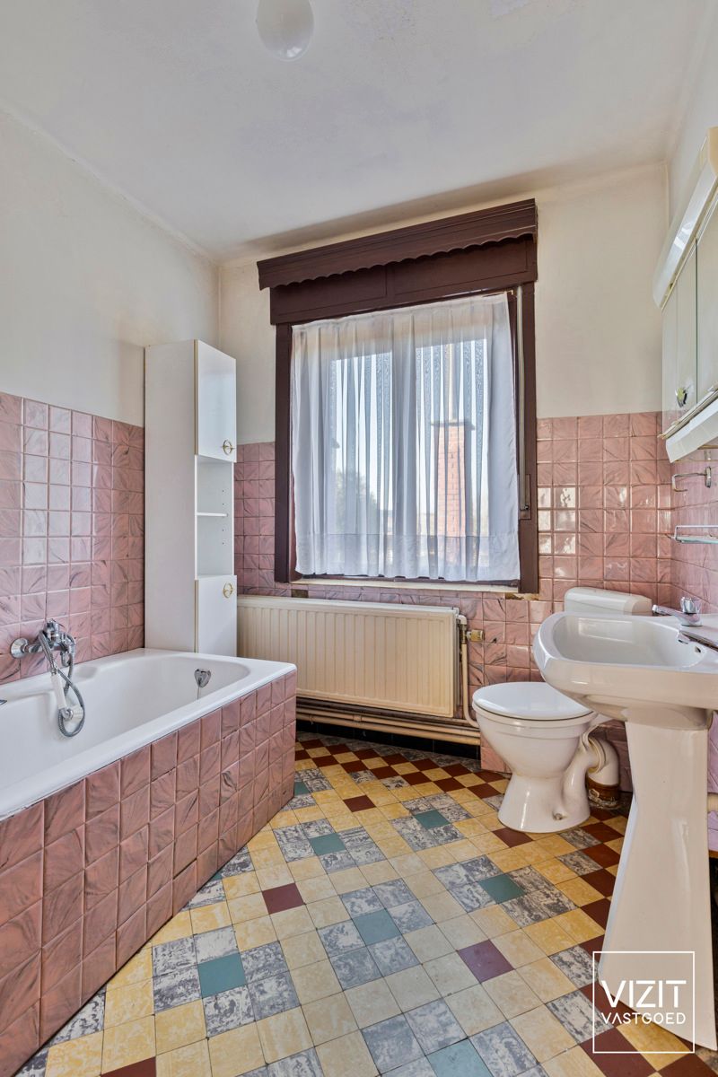 Ruim woonhuis in doodlopende straat foto 10