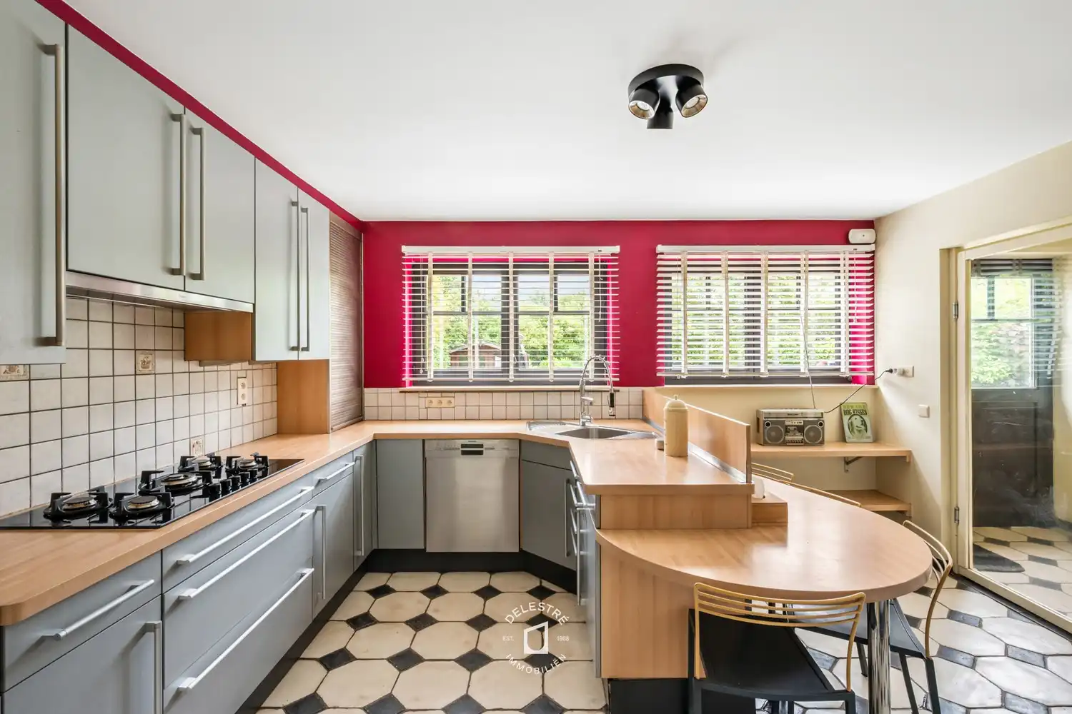 ENERGIEZUINIGE VILLA MET 6 SLAAPKAMERS IN RESIDENTIËLE BUURT foto 14