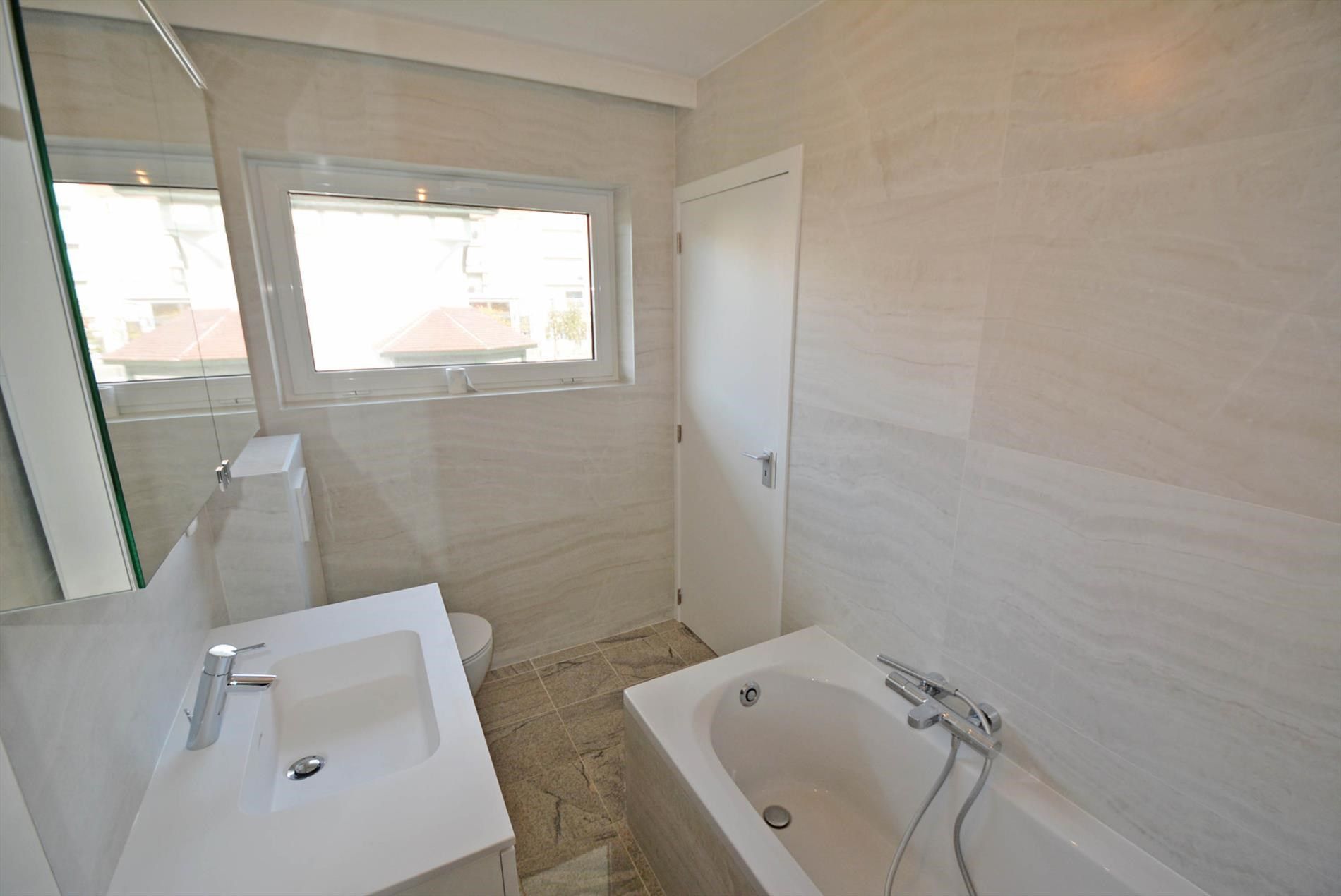 Ruim zuidgericht villa-appartement met 3 slaapkamers in hartje Zoute foto 12