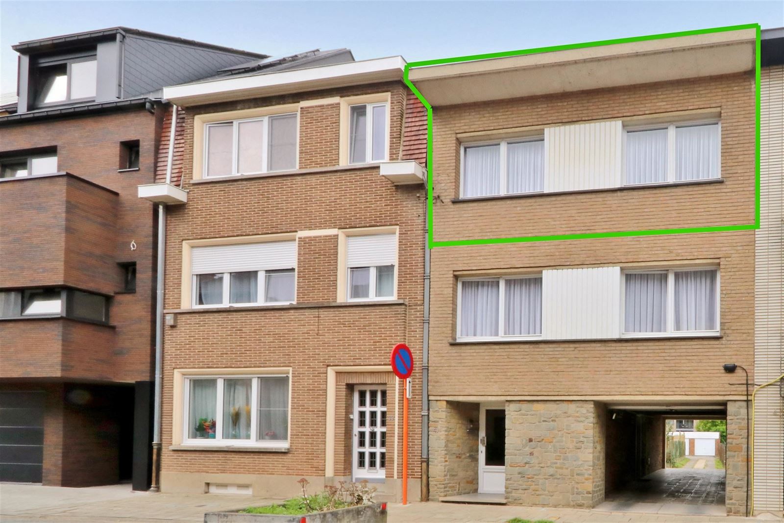 Opbrengstwoning met 2 appartementen en 5 garageboxen foto 12