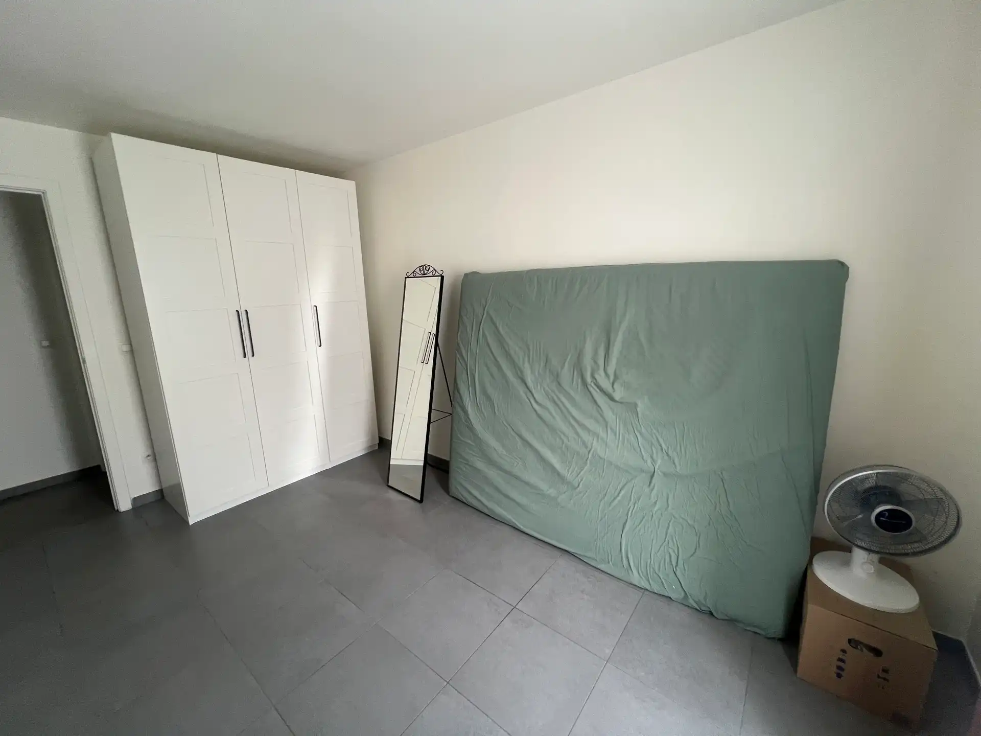 Ruim appartement met uniek groen uitzicht in hartje Genk foto 17