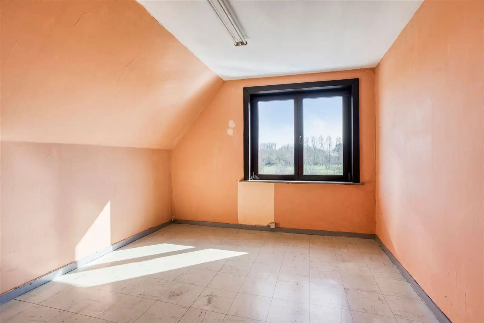 Alleenstaande woning met omringde tuin foto 17