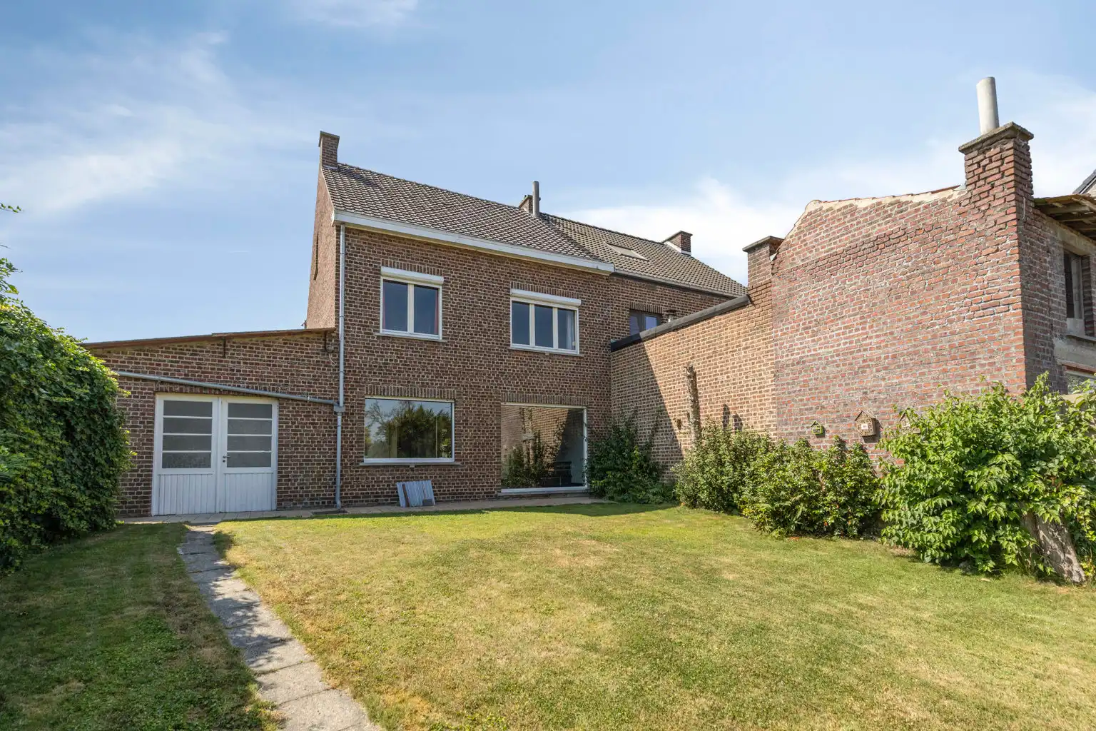WONING MET TUIN IN DOODLOPENDE STRAAT foto 24
