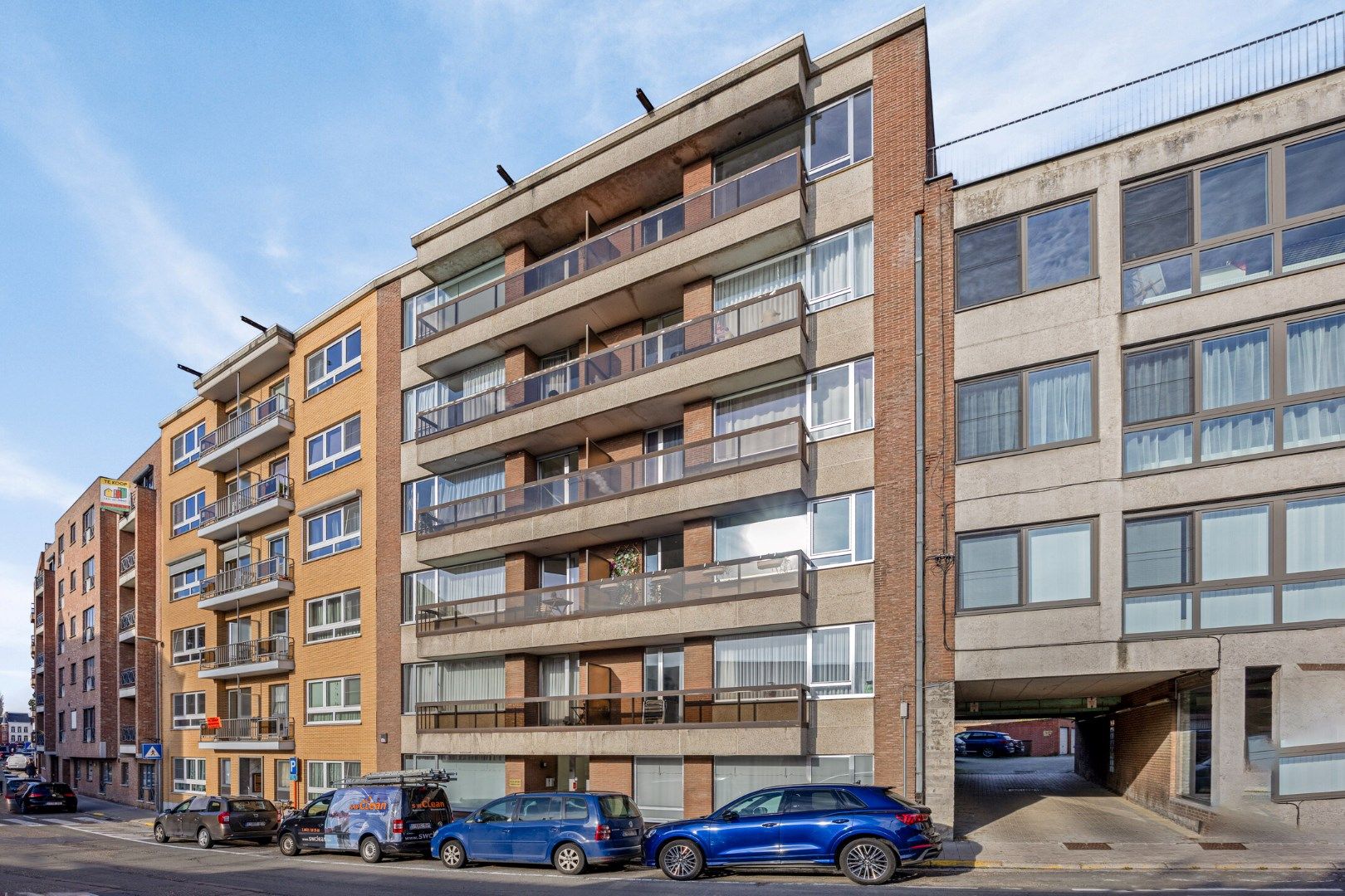 Instapklaar appartement met 2 slaapkamers en garage in het centrum foto 2