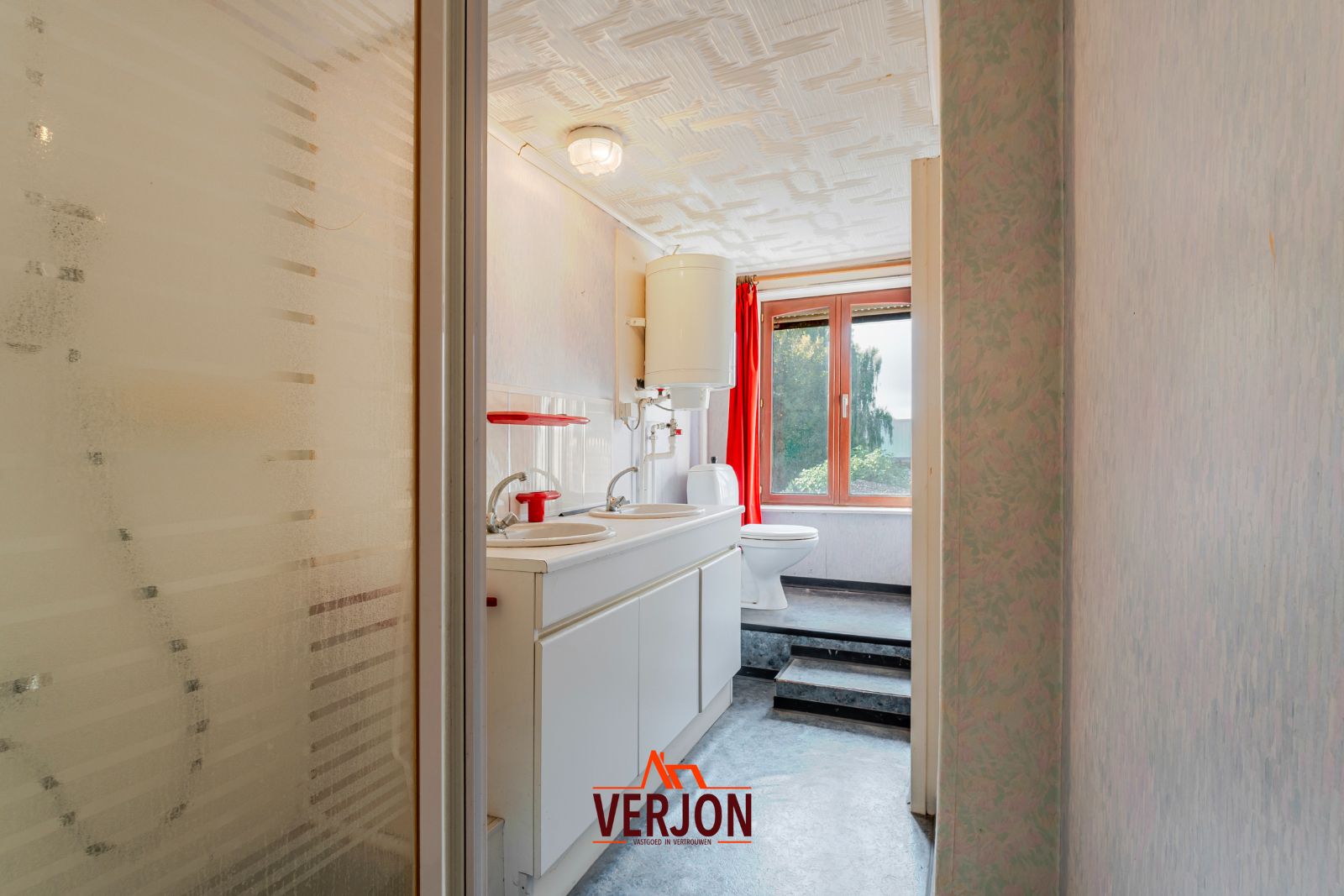 Charmante woning met ruime tuin te koop op het dorpsplein in Kachtem! foto 14