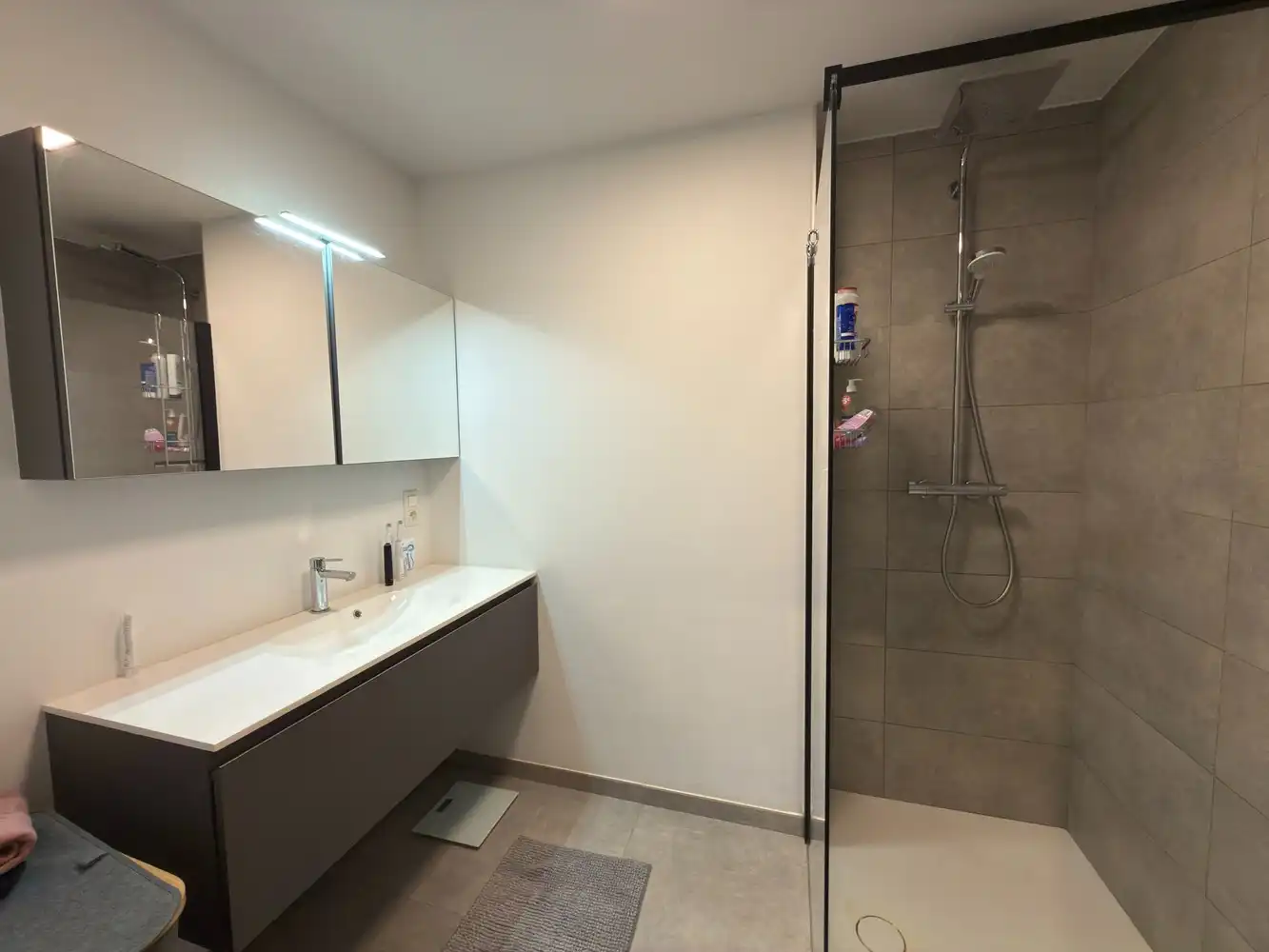 TE HUUR I PRACHTIG APPARTEMENT MET GARAGEBOX foto 6