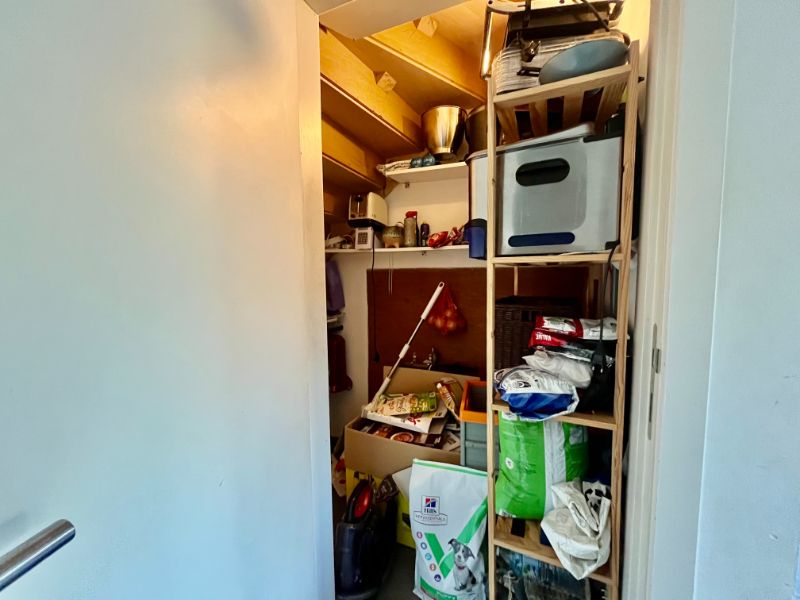 RECENTE WONING MET TUIN EN AUTOSTAANPLAATS foto 6
