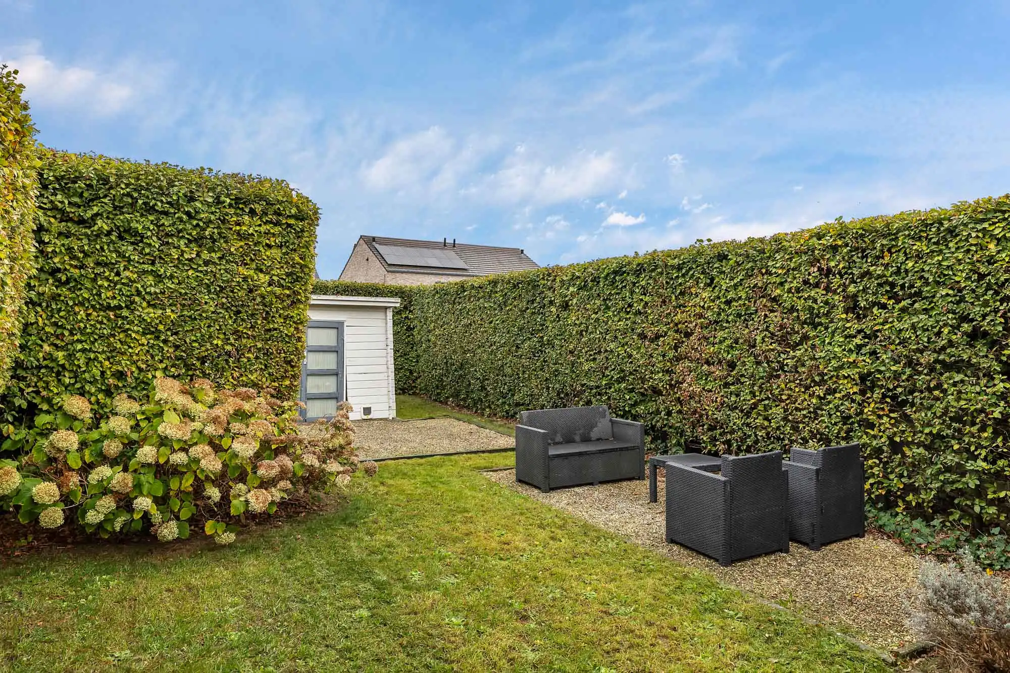 Ruime gerenoveerde gezinswoning met 4 slpks en garage foto 28
