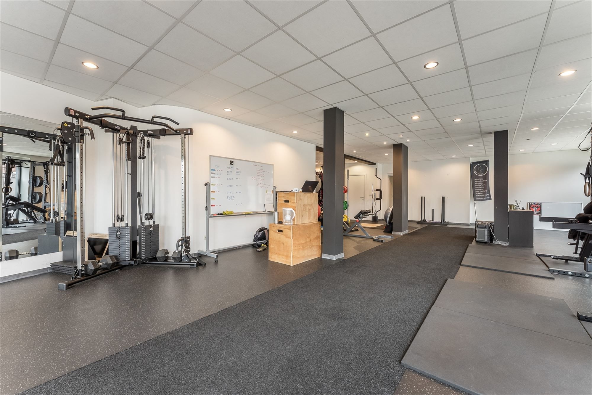 ZEER GOED GELEGEN HANDELSRUIMTE (110M²) MET BUREAU EN KITCHENETTE TE PAAL foto 6