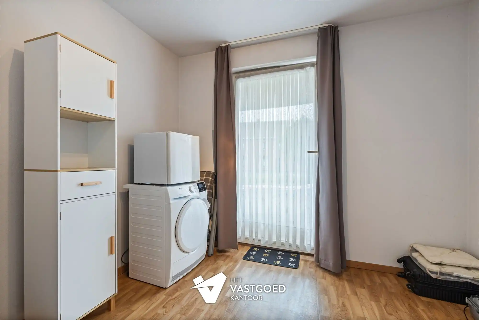 RUIM GELIJKVLOERS 2 SLAAPKAMER APPARTEMENT MET OVERDEKTE AUTOSTAANPLAATS IN BERINGEN CENTRUM foto 14