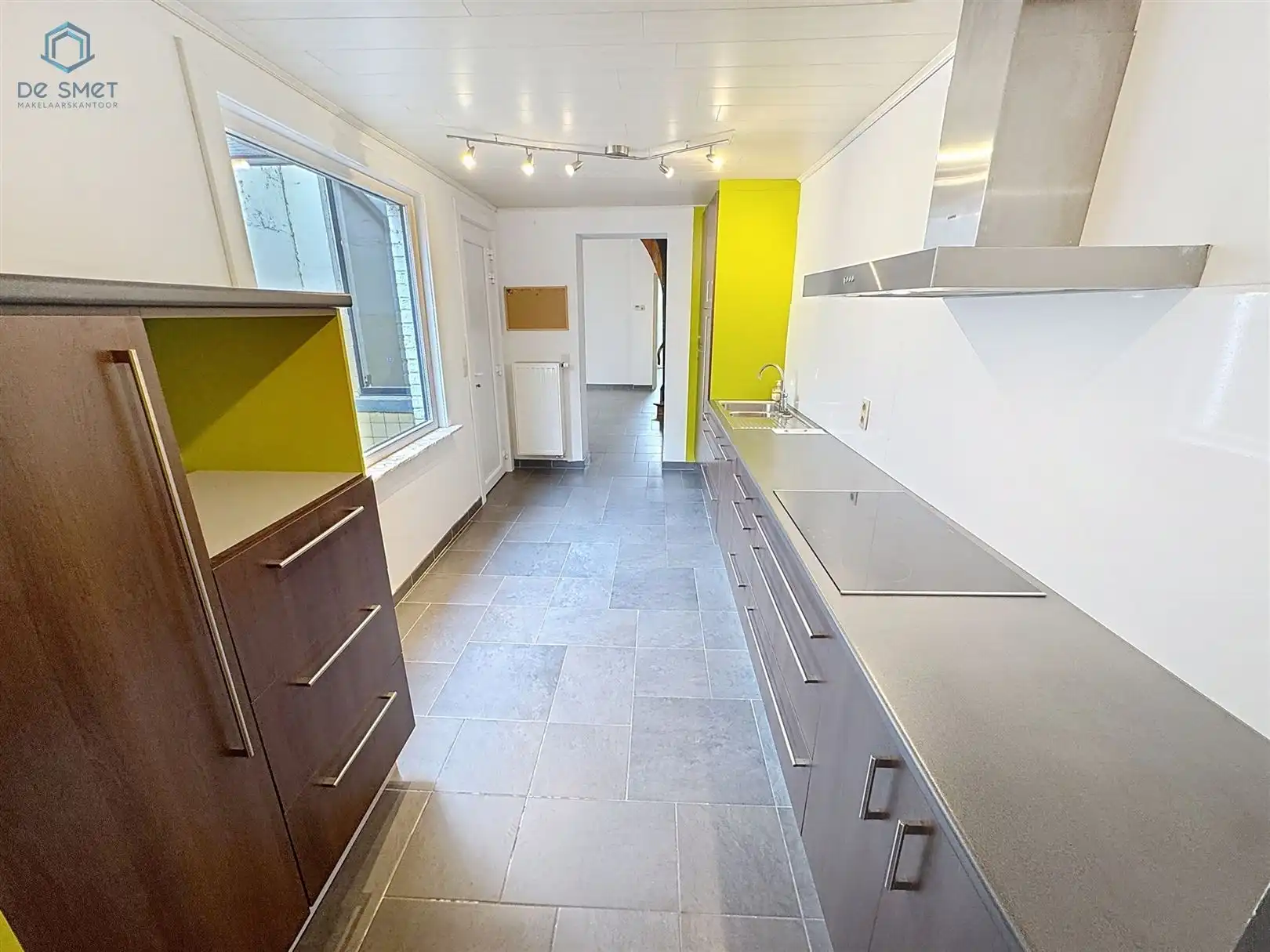 Instapklare, volledig gerenoveerde woning met 4 slaapkamers, terras en tuinberging in hartje Geraardsbergen! foto 6