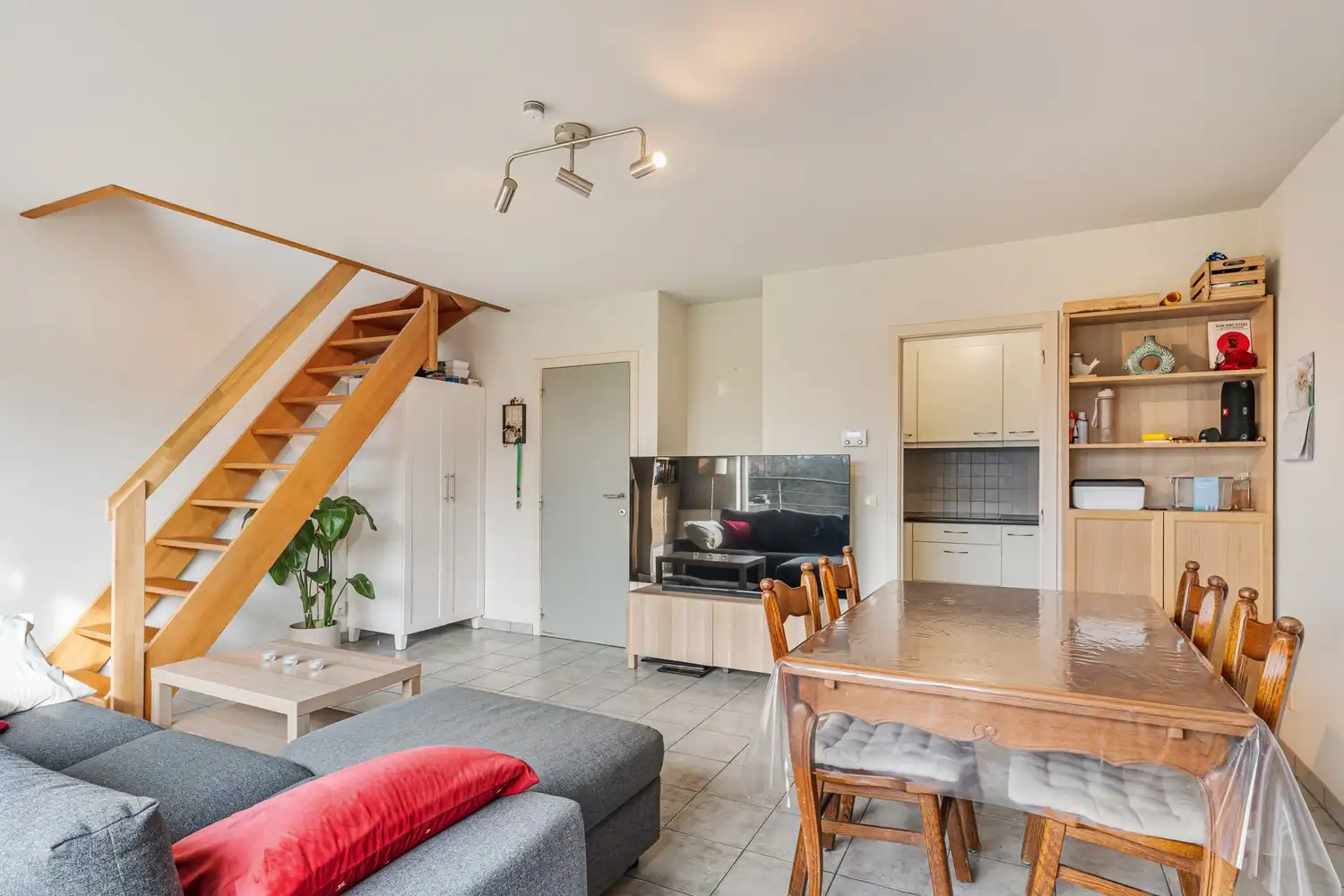 Ruim en energiezuinig appartement met 2 slaapkamers, een ruim terras en een autostaanplaats aan de rand van Leuven! foto 6