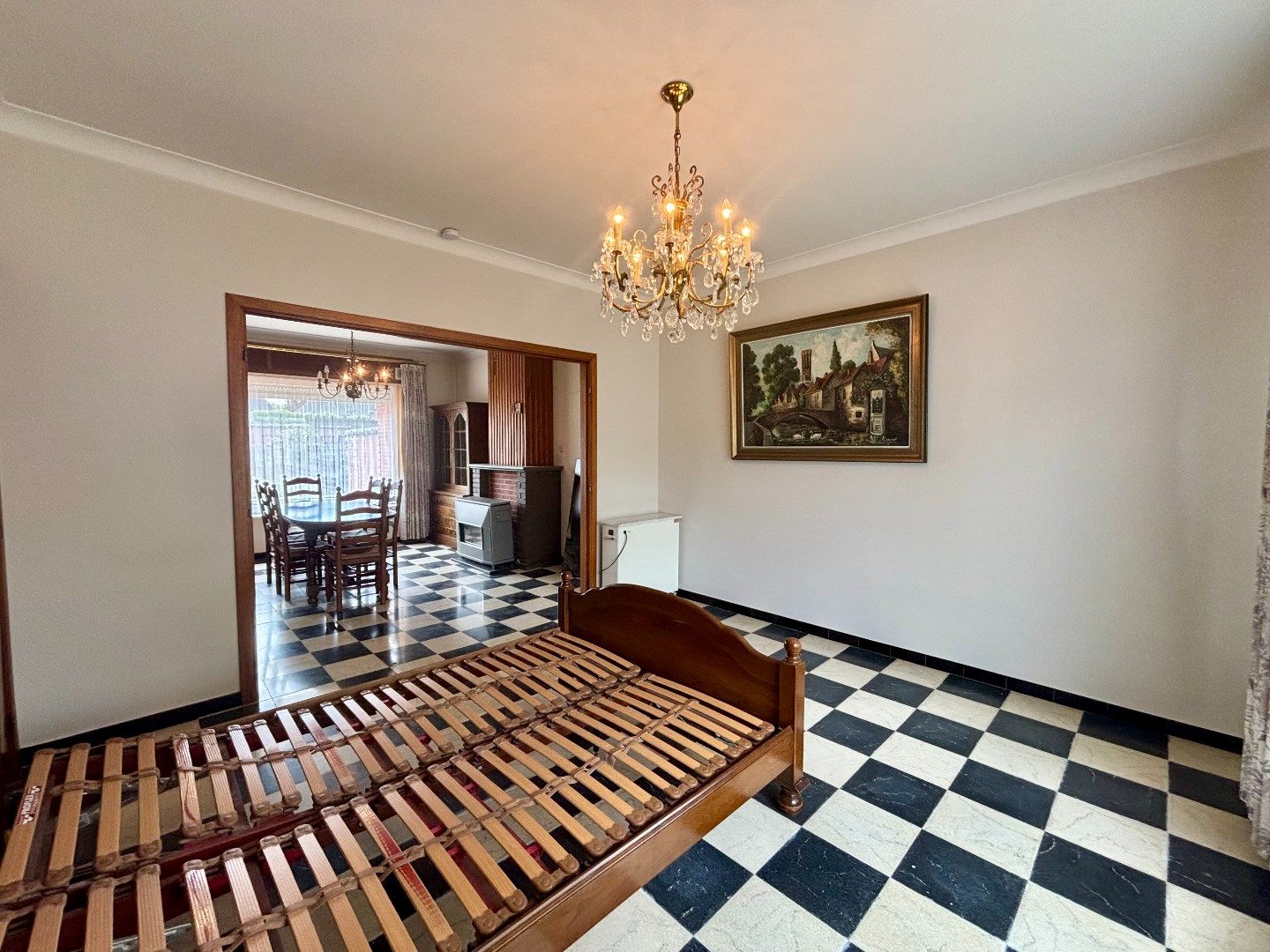 Ruime en kloeke halfopen woning met zonnige tuin. Opp:555m². foto 8