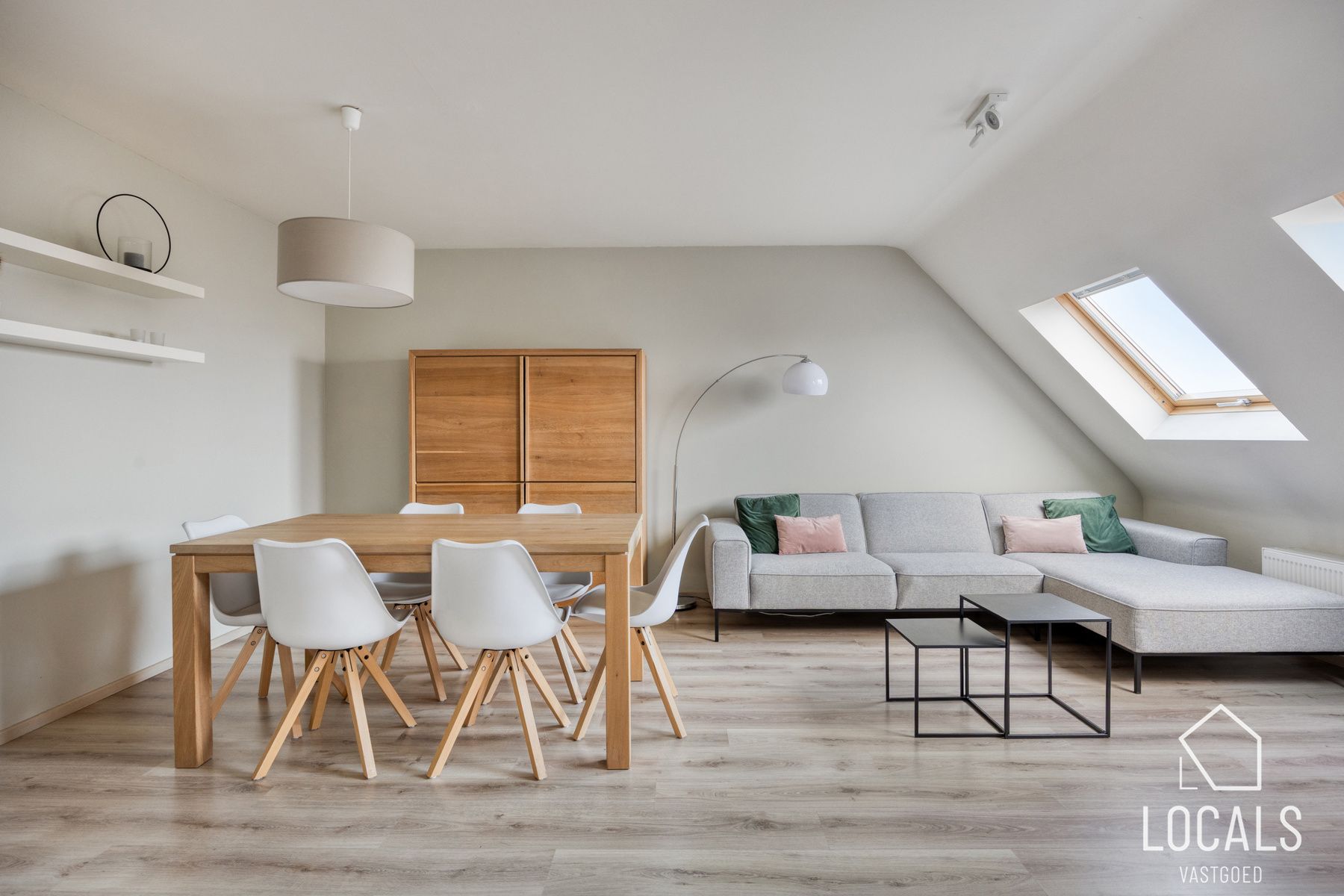 Instapklare 2-slaapkamer penthouse met staanplaats in Ninove foto {{pictureIndex}}