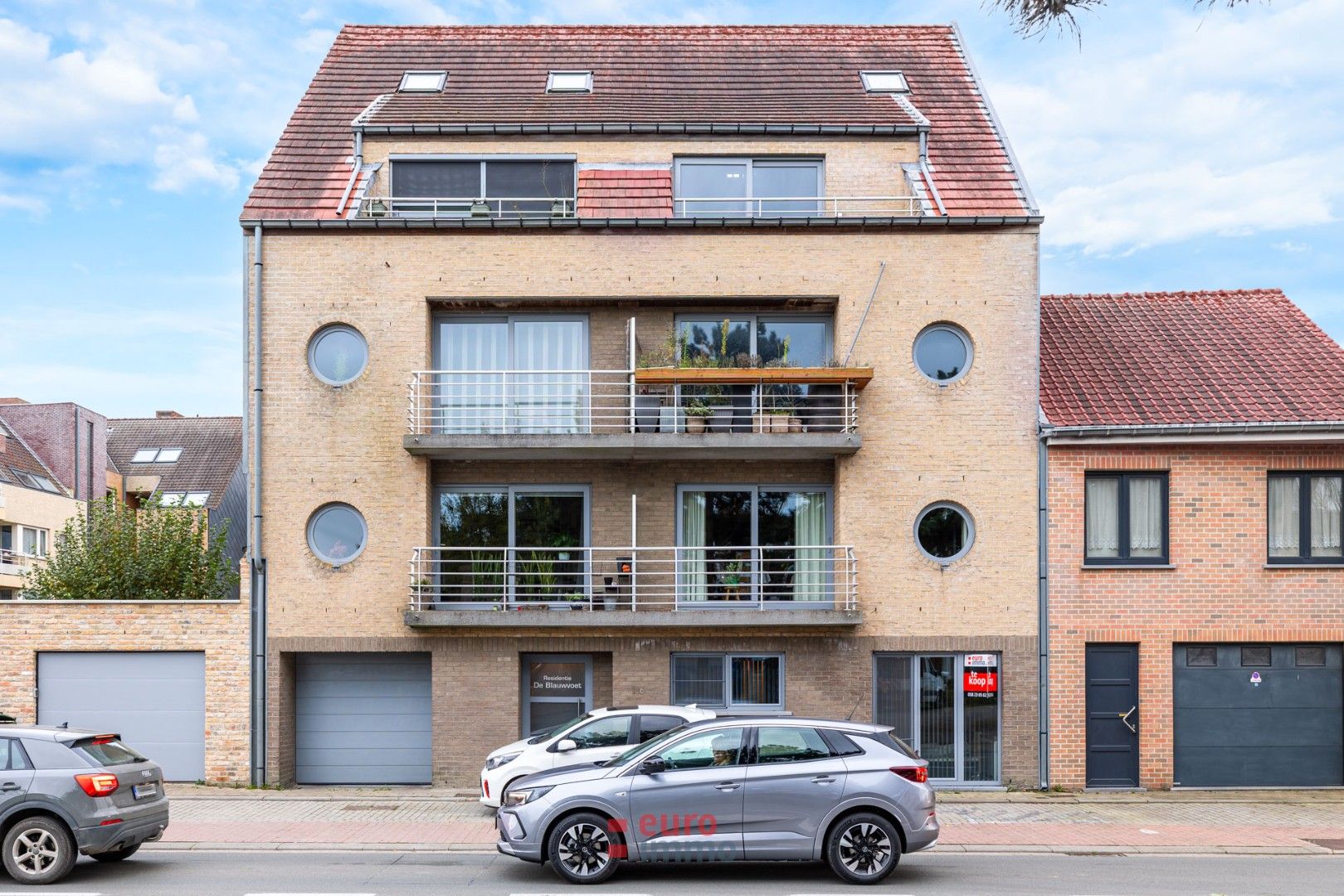 Appartement mét parking aan de rand van Nieuwpoort-stad. foto {{pictureIndex}}