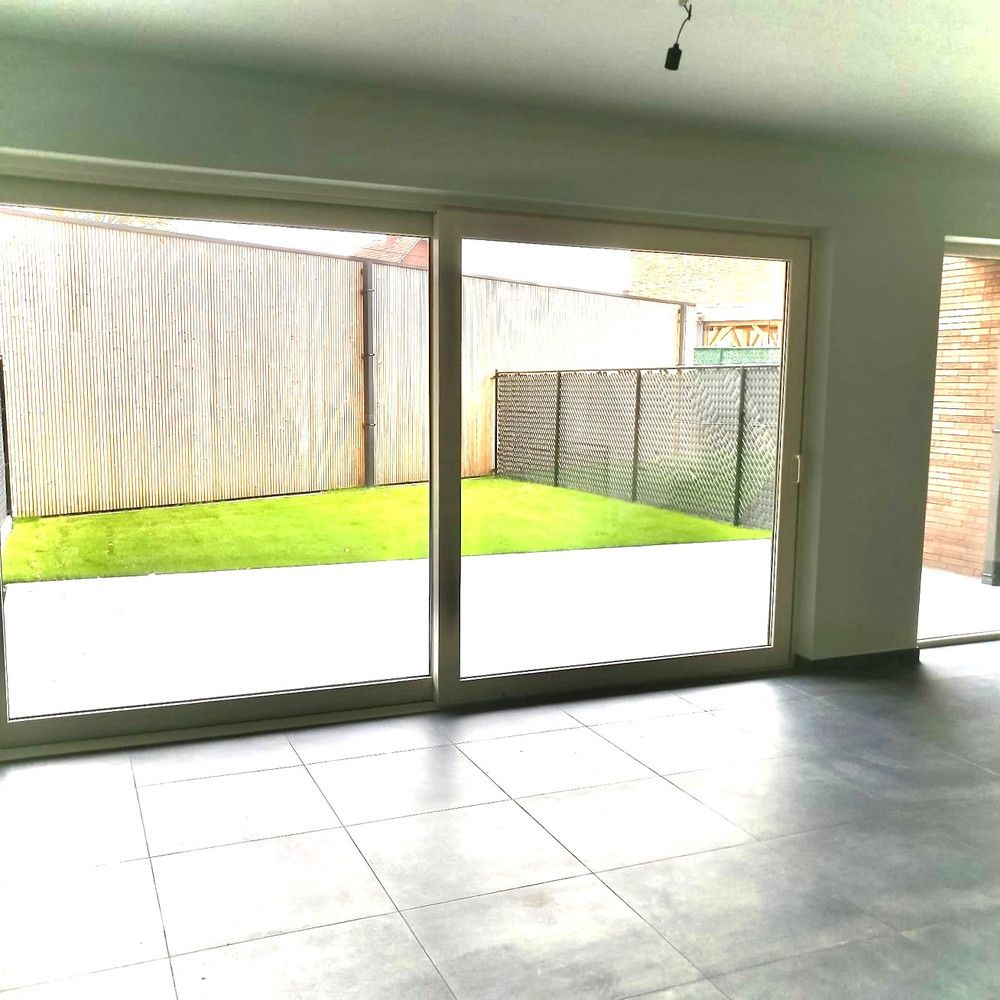Modern gelijkvloers appartement met terras en tuintje in Opitter foto 8