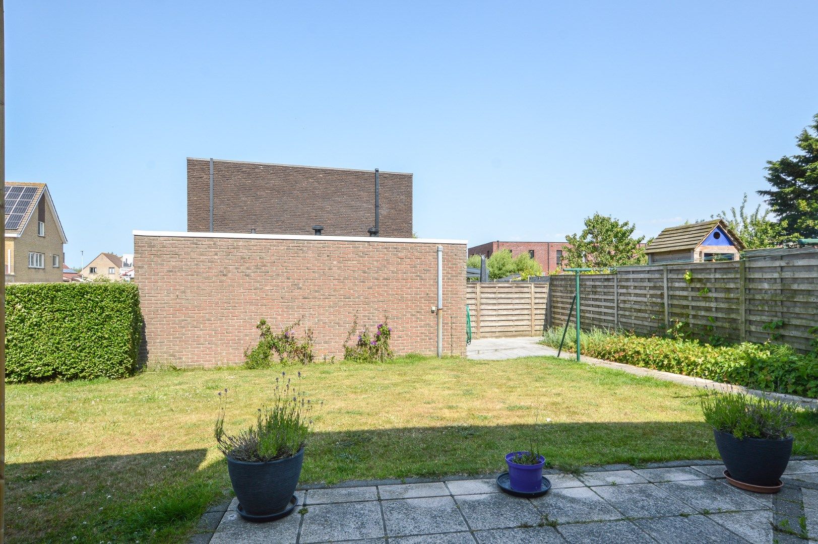Halfopen bebouwing rand Oostende met tuin en garage foto 2