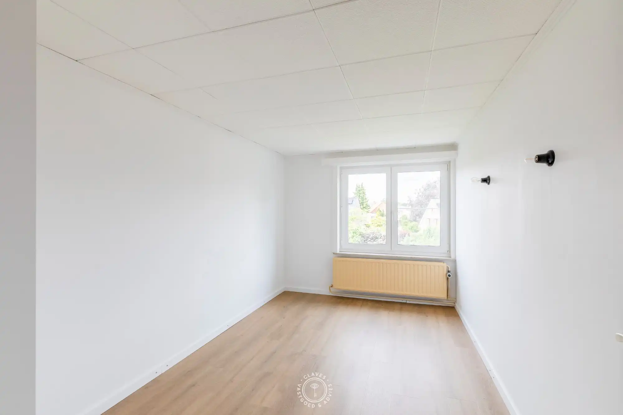 Instapklare gezinswoning met garage en tuin foto 13