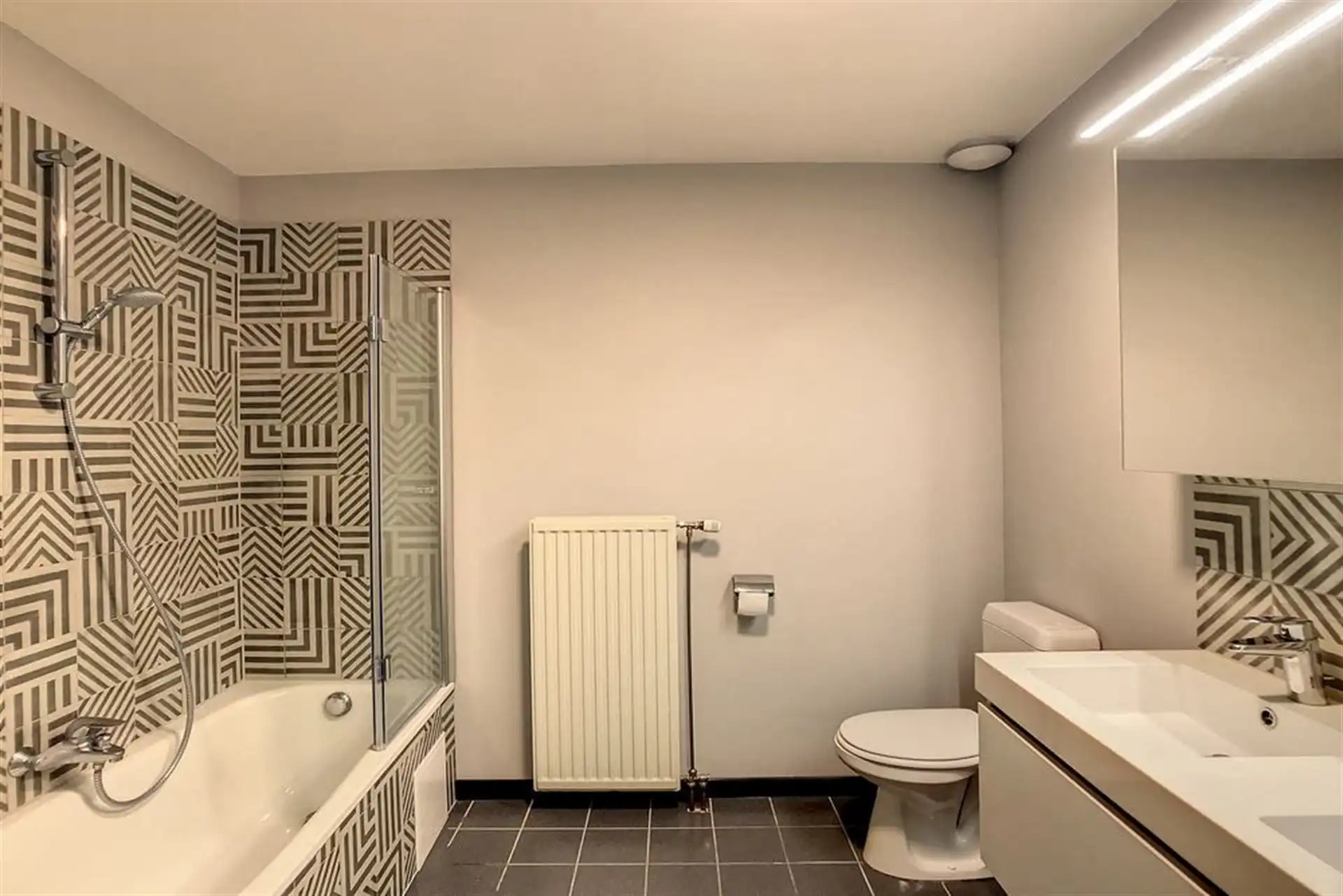 Villa met mooie tuin in rustige straat foto 21