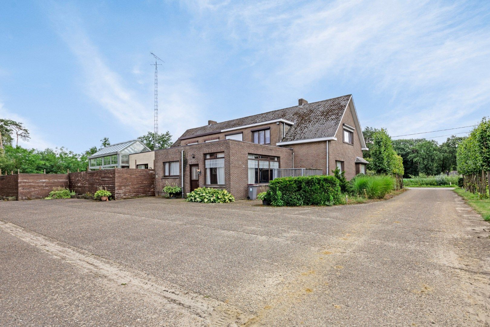 Woning met ruim (+/- 1.250 m²) bijgebouw (stallen & binnenpiste) op 9.181 m² (extra grond optioneel) ! foto 49