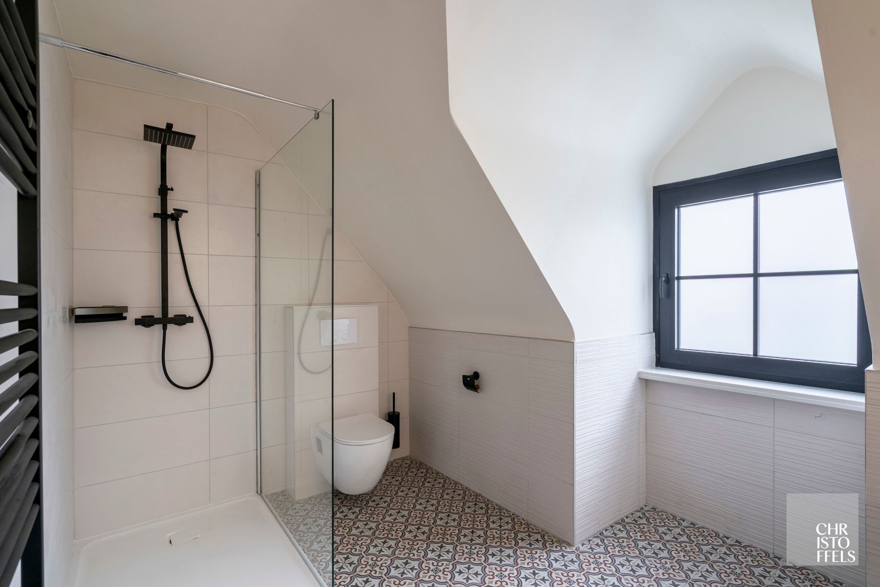 Instapklare, karaktervolle woning met eventuele praktijkruimte (229m²) te Genk!  foto 17