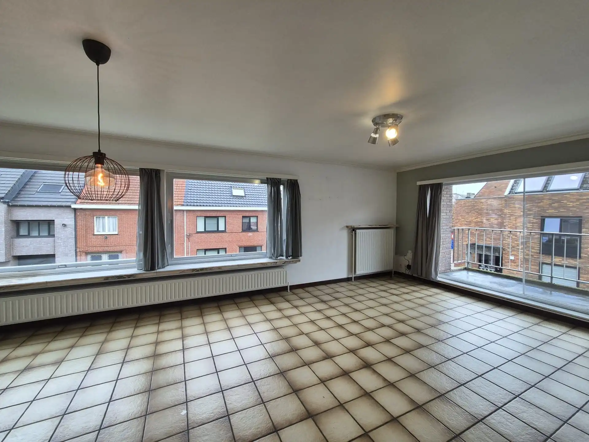 Centraal gelegen ruim appartement met groot zongericht terras en garage. foto 5