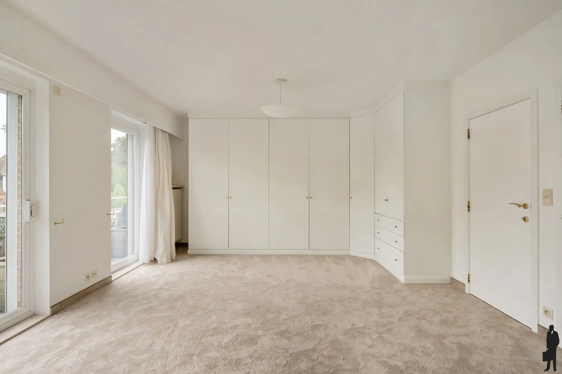 Ruim villa-appartement met 4 slaapkamers & garage foto 9