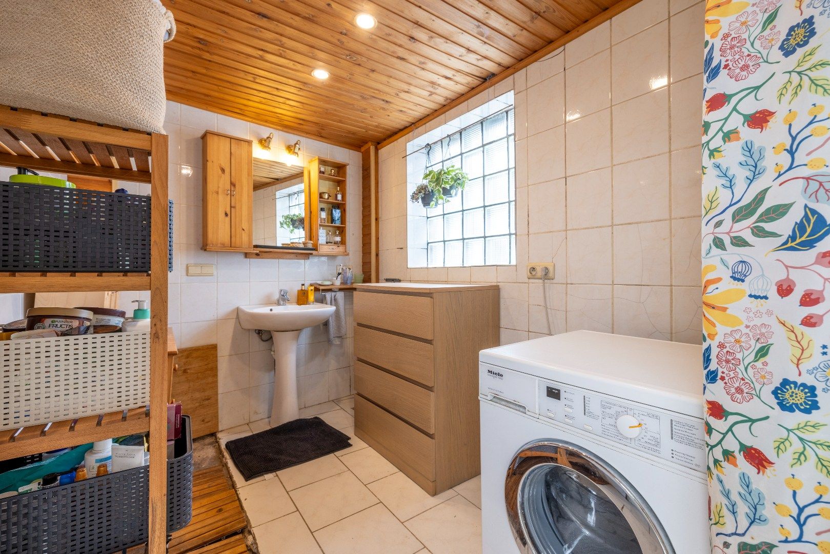 Super gezellige hoekwoning met 3 slk, overdekte koer en garage in Berlare centrum foto 8