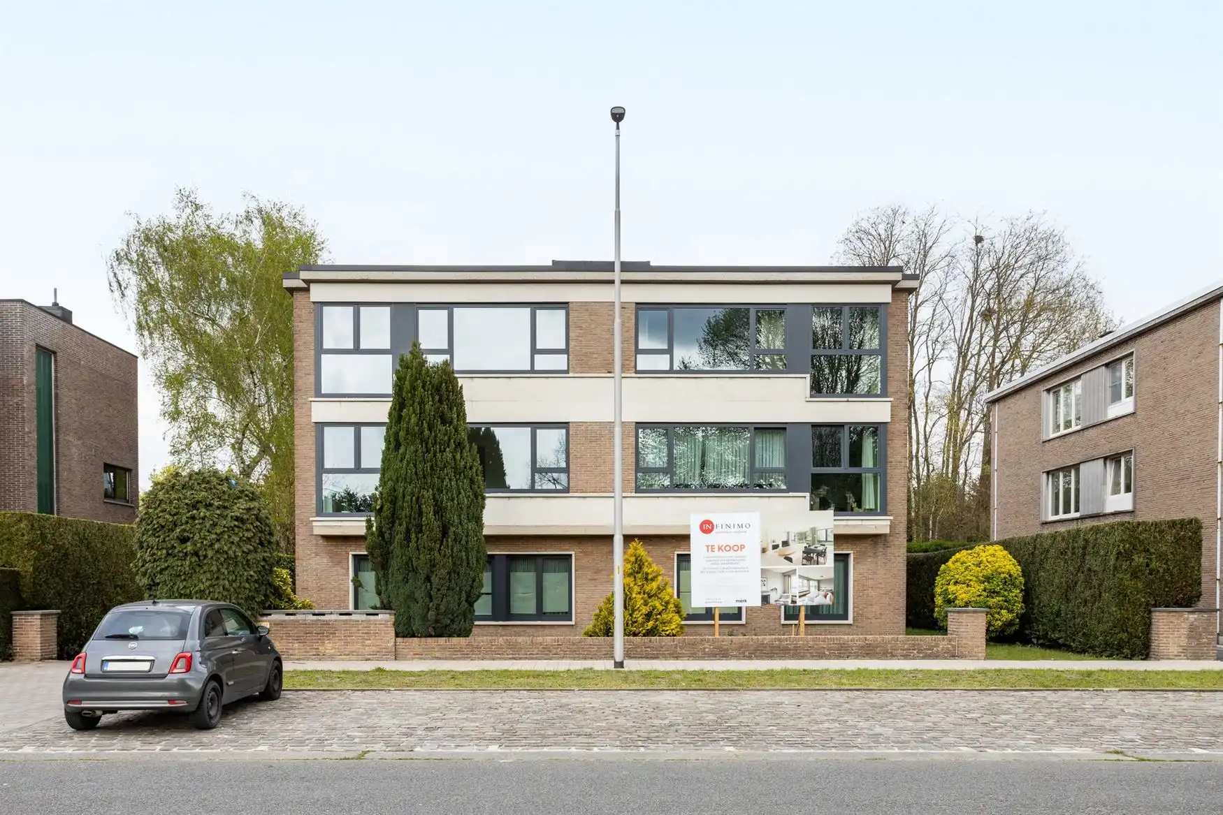 Ruim appartement met 3 slaapkamers aan groen plein foto 5