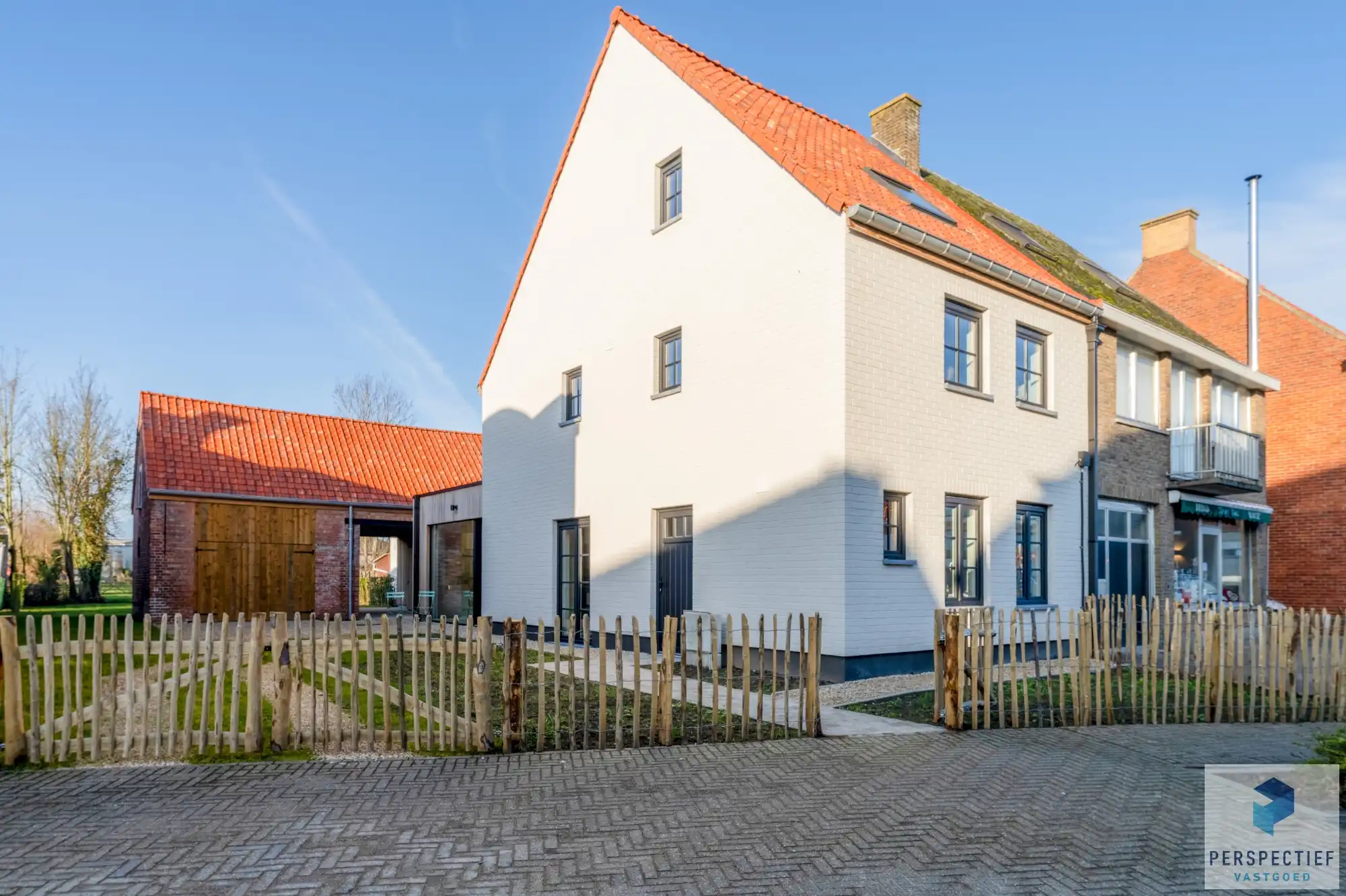 BEZOEKMOMENT ZATERDAG 31/01 VAN 9U TOT 10U30 | Landelijk gelegen hedendaagse 4 slpk woning met bijgegebouw, grote tuin en weide foto {{pictureIndex}}