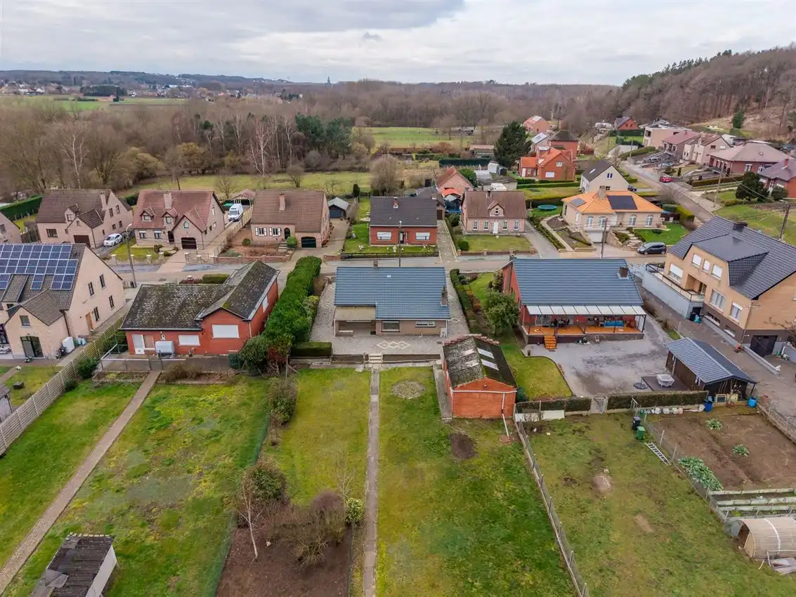 Unieke ligging boven de Mottevallei – renovatiekans met waarde-opportuniteit foto 36