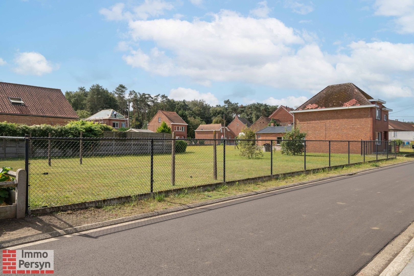 Te renoveren woning met veel potentieel op ruim perceel in rustige omgeving foto 3